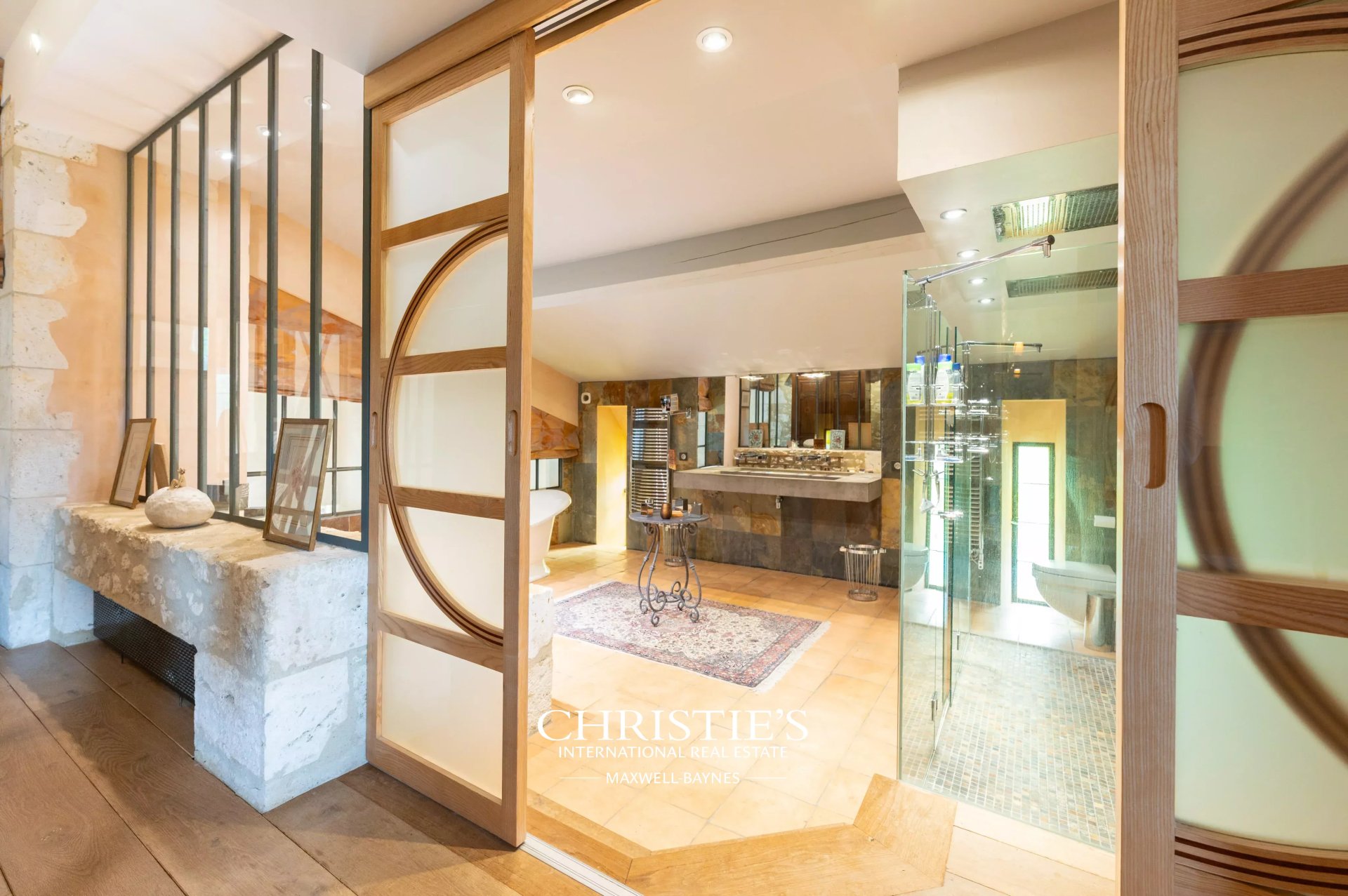 11 Bedroom Villa/Townhouse's Image 11