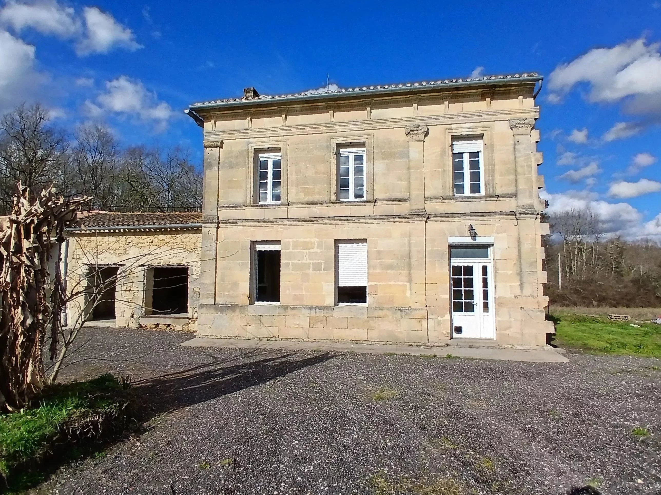 House in Saint-Andre-de-Cubzac - view 1