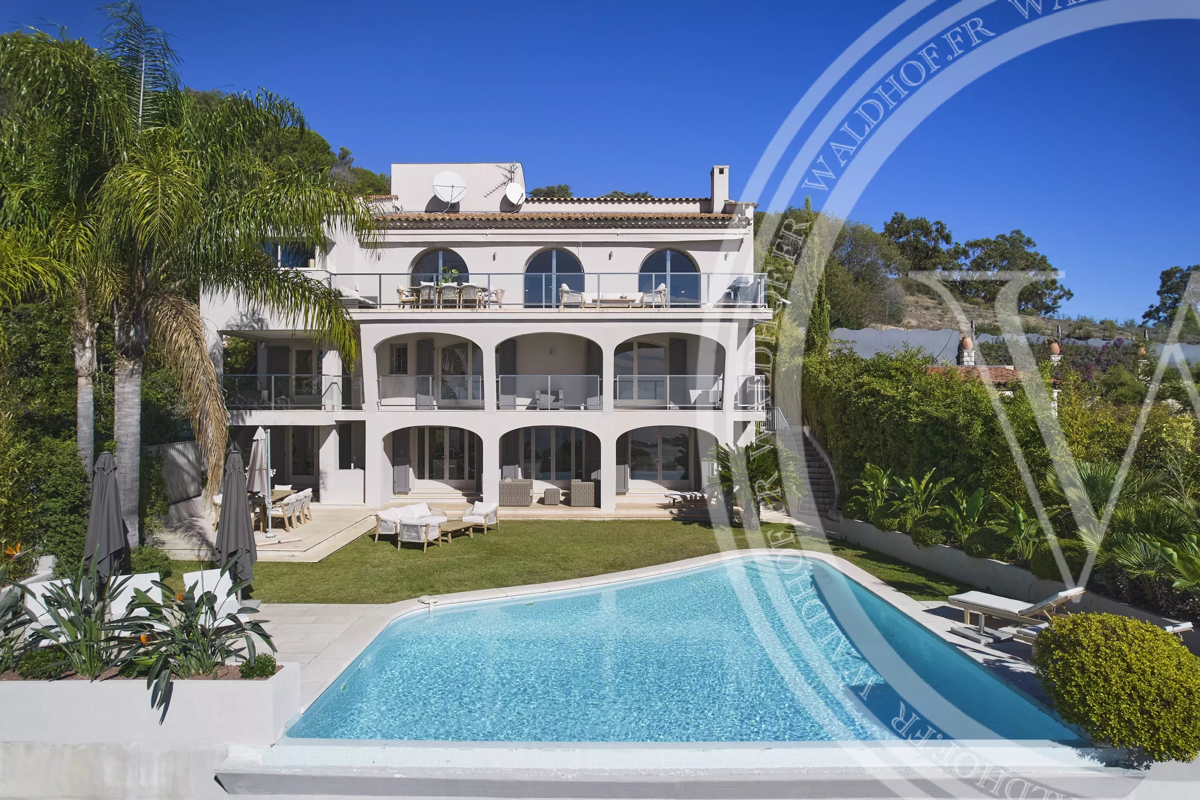 VILLA DE 5 CHAMBRES VUE MER CANNES CALIFORNIE