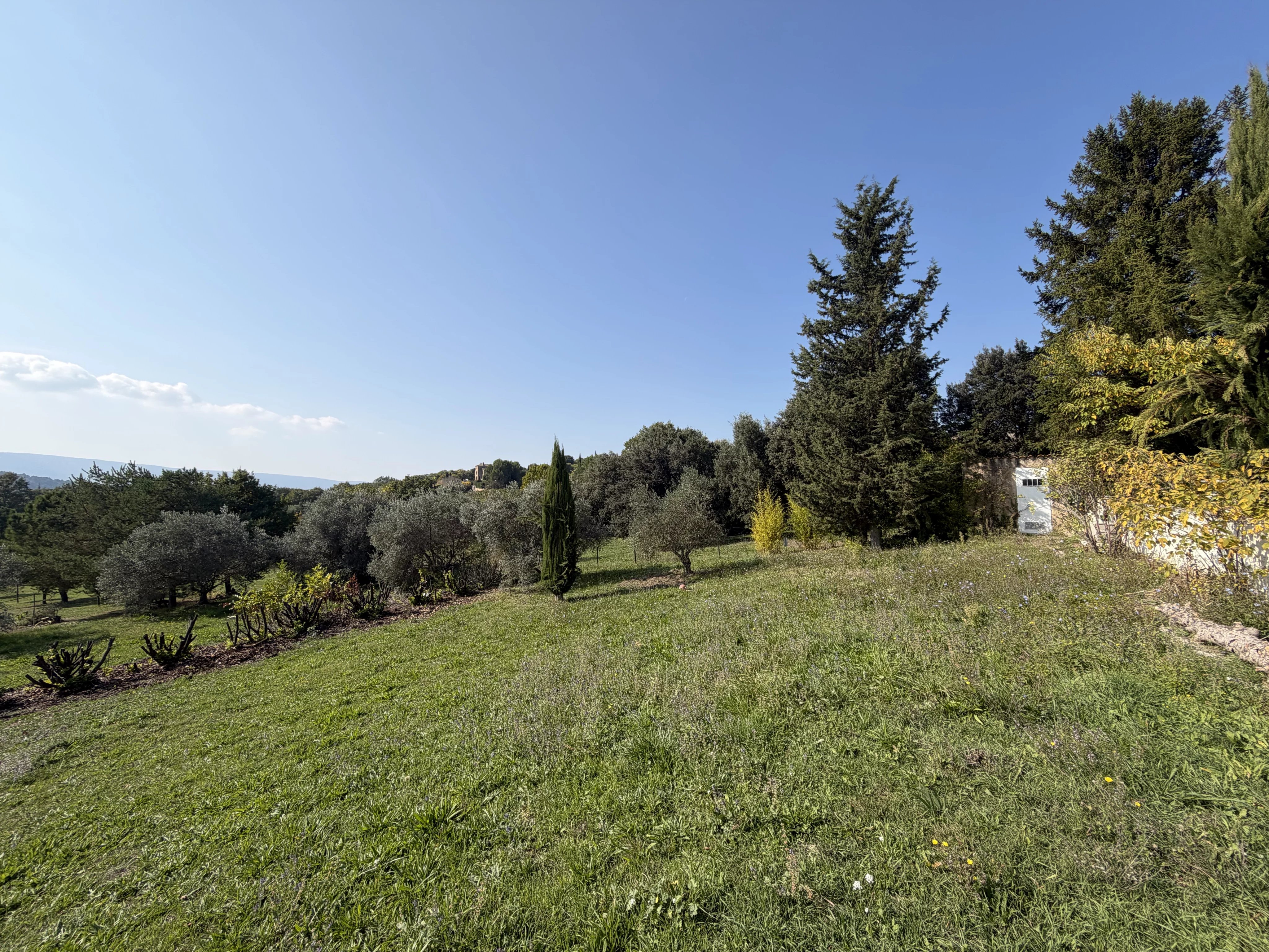 Land in Goult with Views, 1405 m², Fiber Optic Access