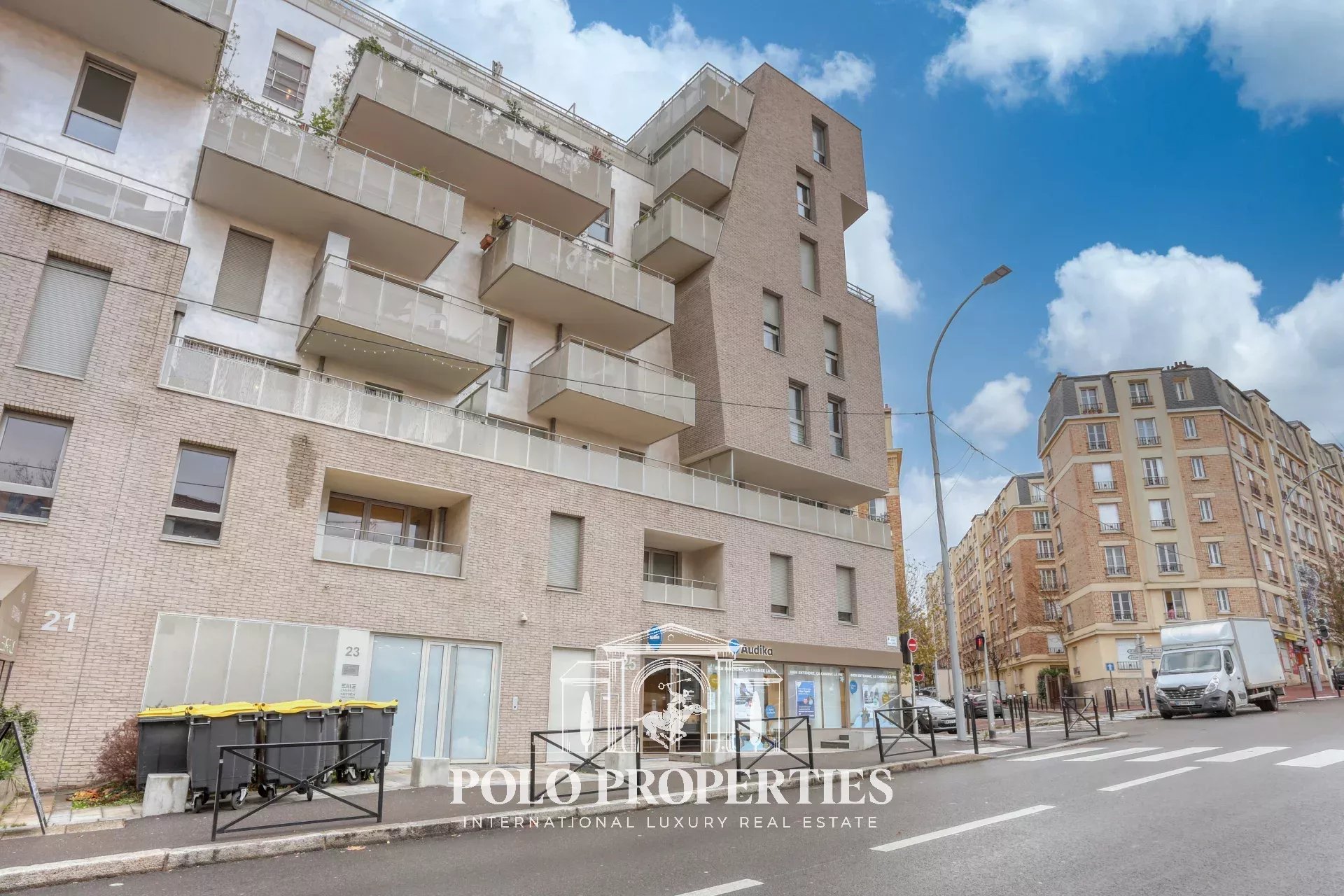 EXCLUSIVE - Family Apartment with Two Balconies and Parking – Gentilly