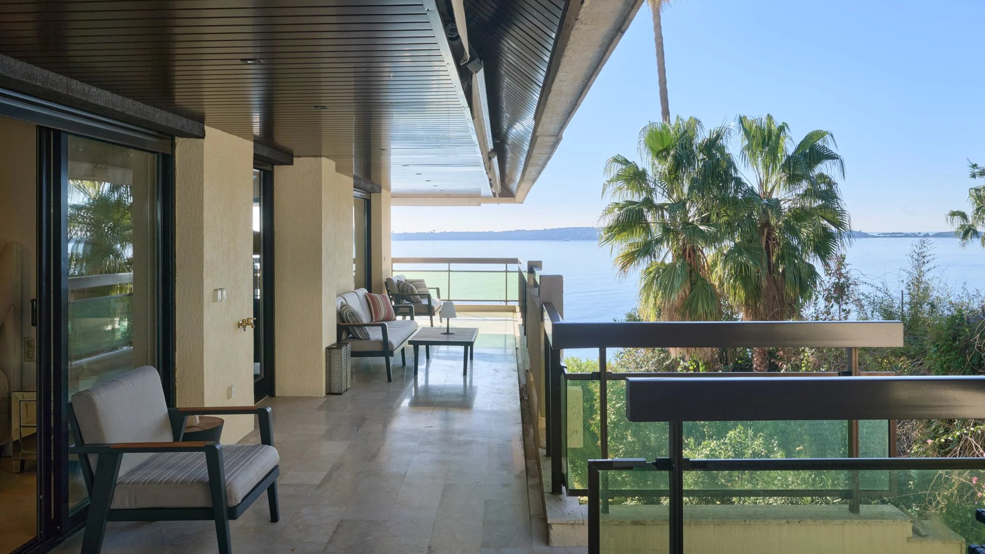 Bel appartement d'angle avec vue mer panoramique