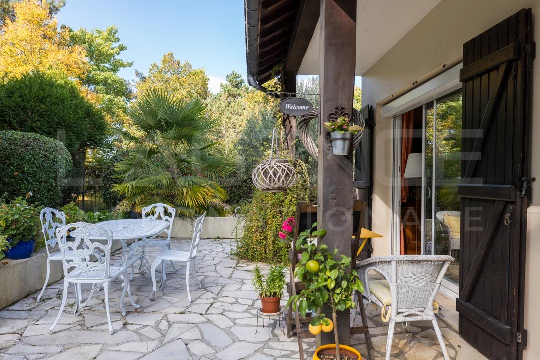 Agence immobilière de PARIS - LONDON - PAROS