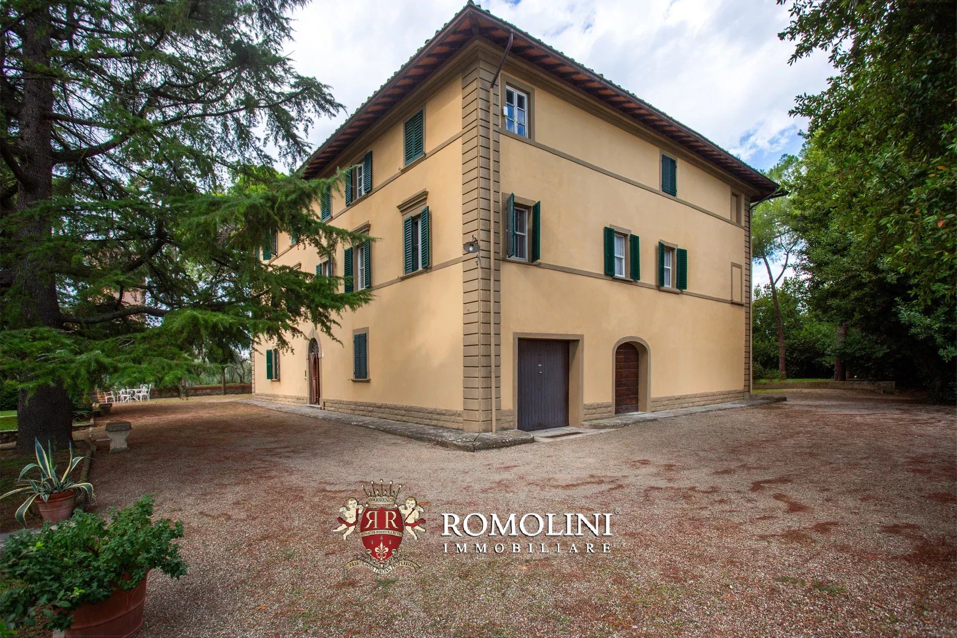 7 Bedroom Villa/Townhouse's Image 8