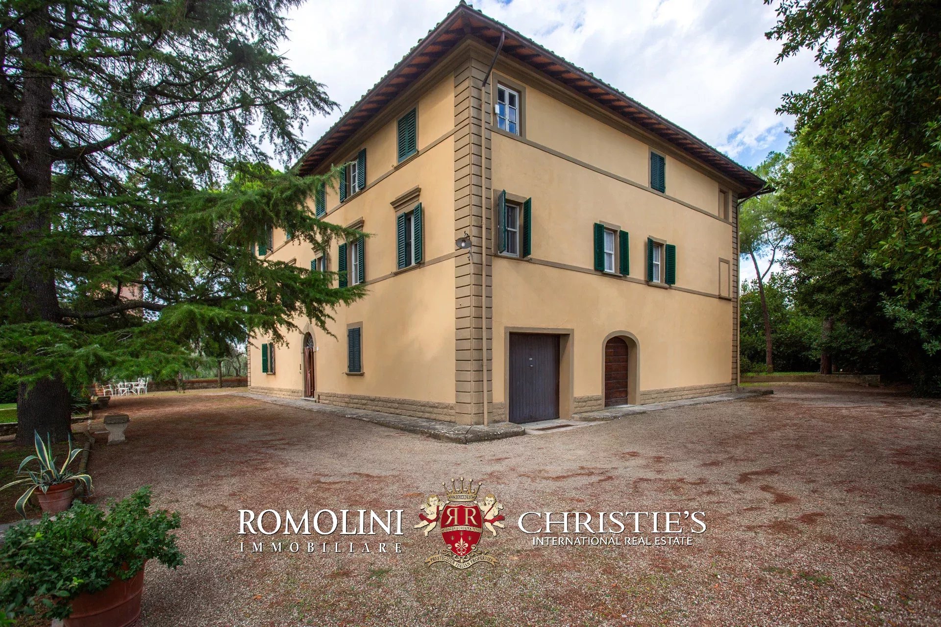 7 Bedroom Villa/Townhouse's Image 8