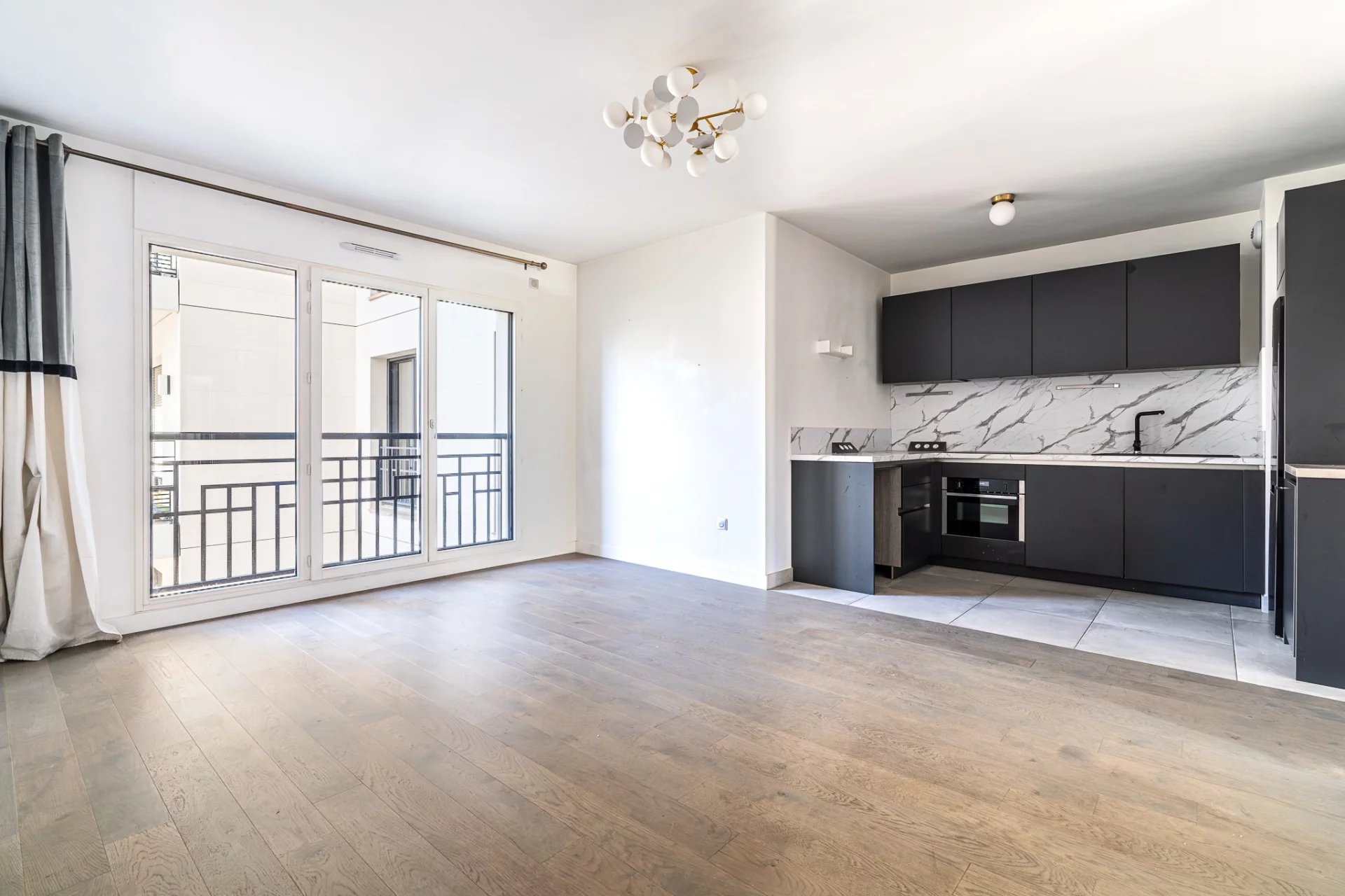 Neuilly-Ile de la Jatte - Immeuble récent de grand standing - Appartement 2 pièces - 1 chambre  – Calme - Proche commerces - picture 2