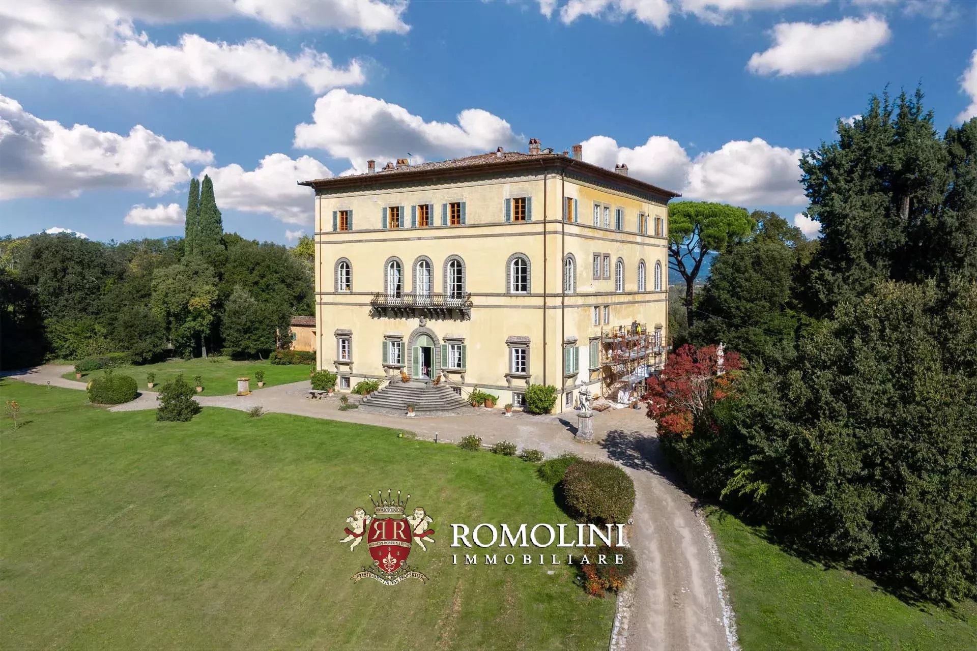 14 Bedroom Villa/Townhouse's Image 3