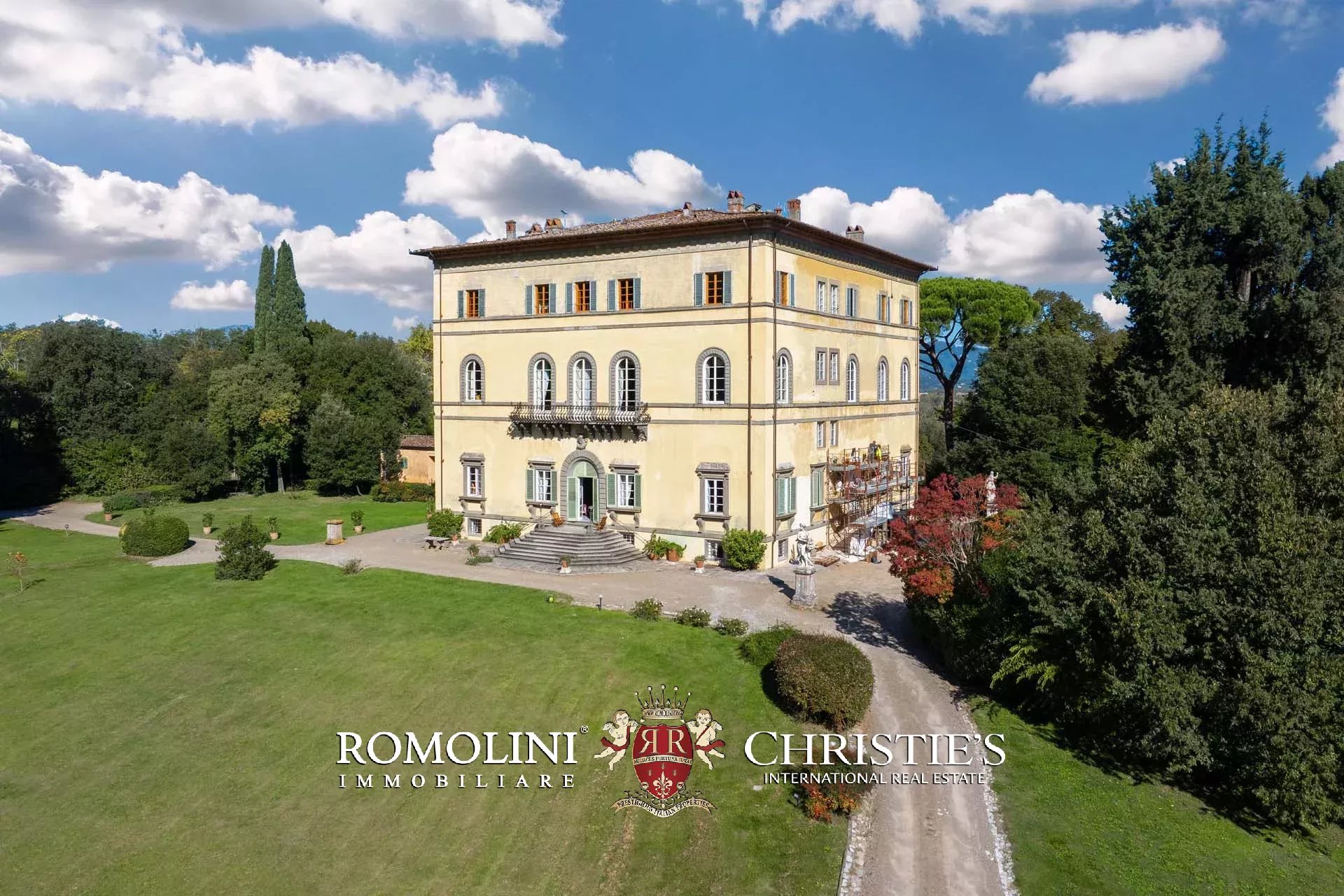 14 Bedroom Villa/Townhouse's Image 3