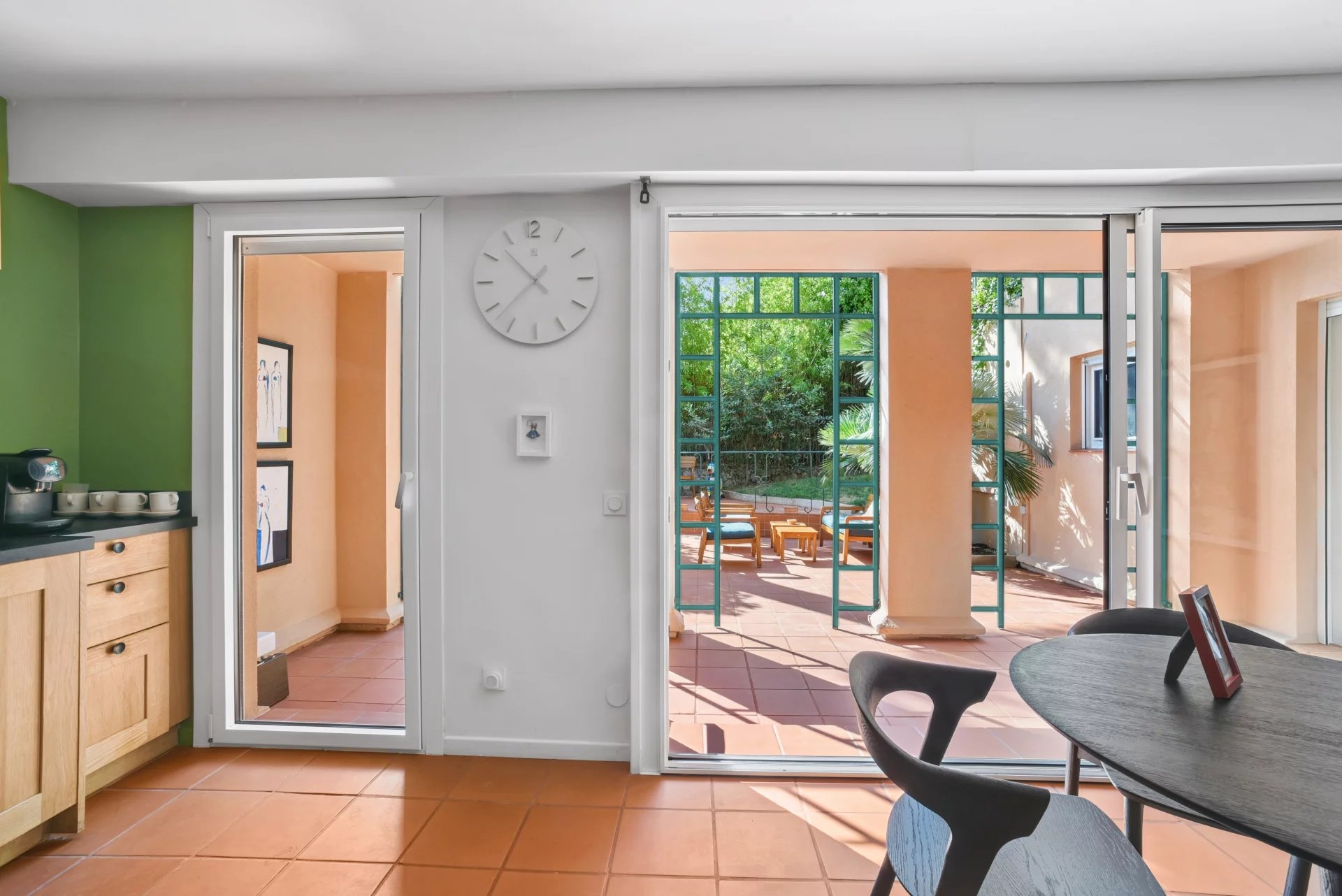 Appartement rénové d'une chambre avec grande terrasse orientée au sud