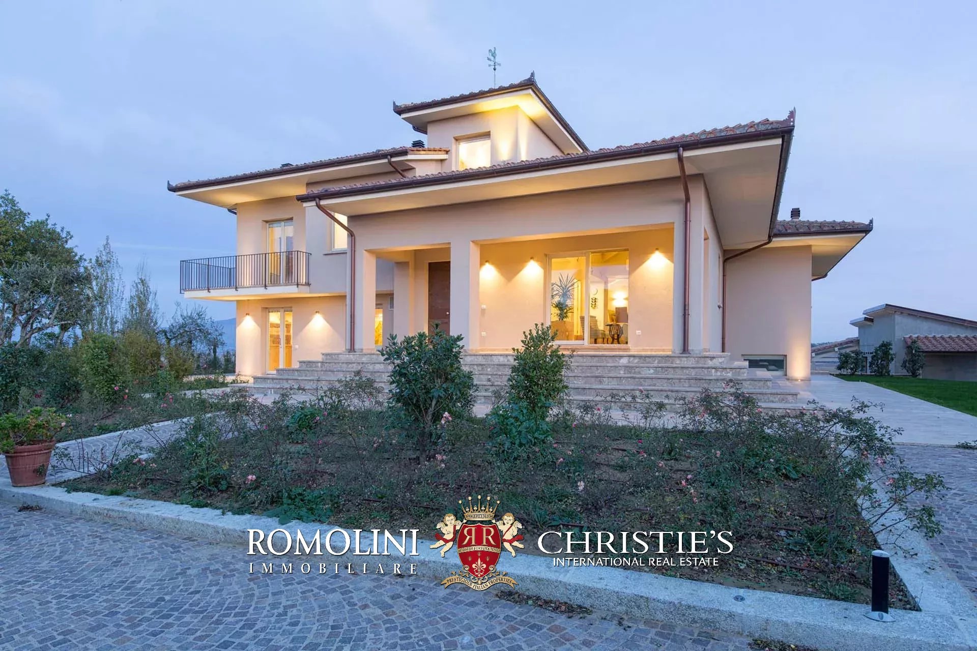 7 Bedroom Villa/Townhouse's Image 23