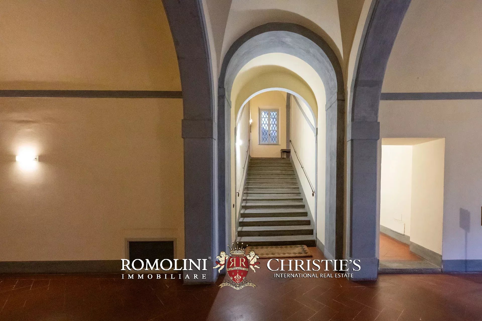 COZY 60-SQM PENTHOUSE FOR SALE IN THE HISTORICAL CENTER OF AREZZO