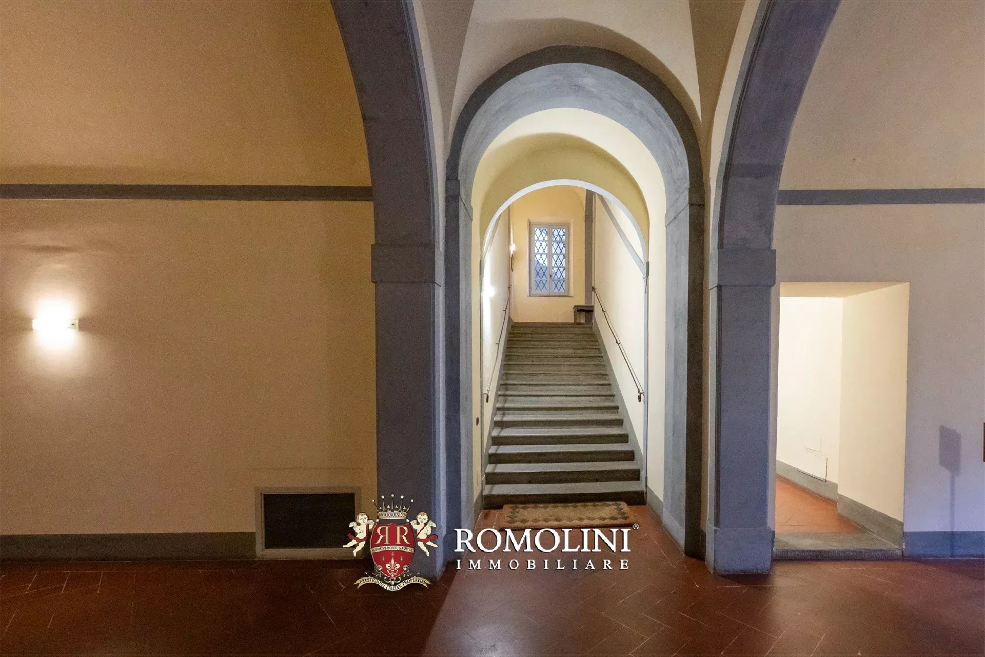 COZY 60-SQM PENTHOUSE FOR SALE IN THE HISTORICAL CENTER OF AREZZO