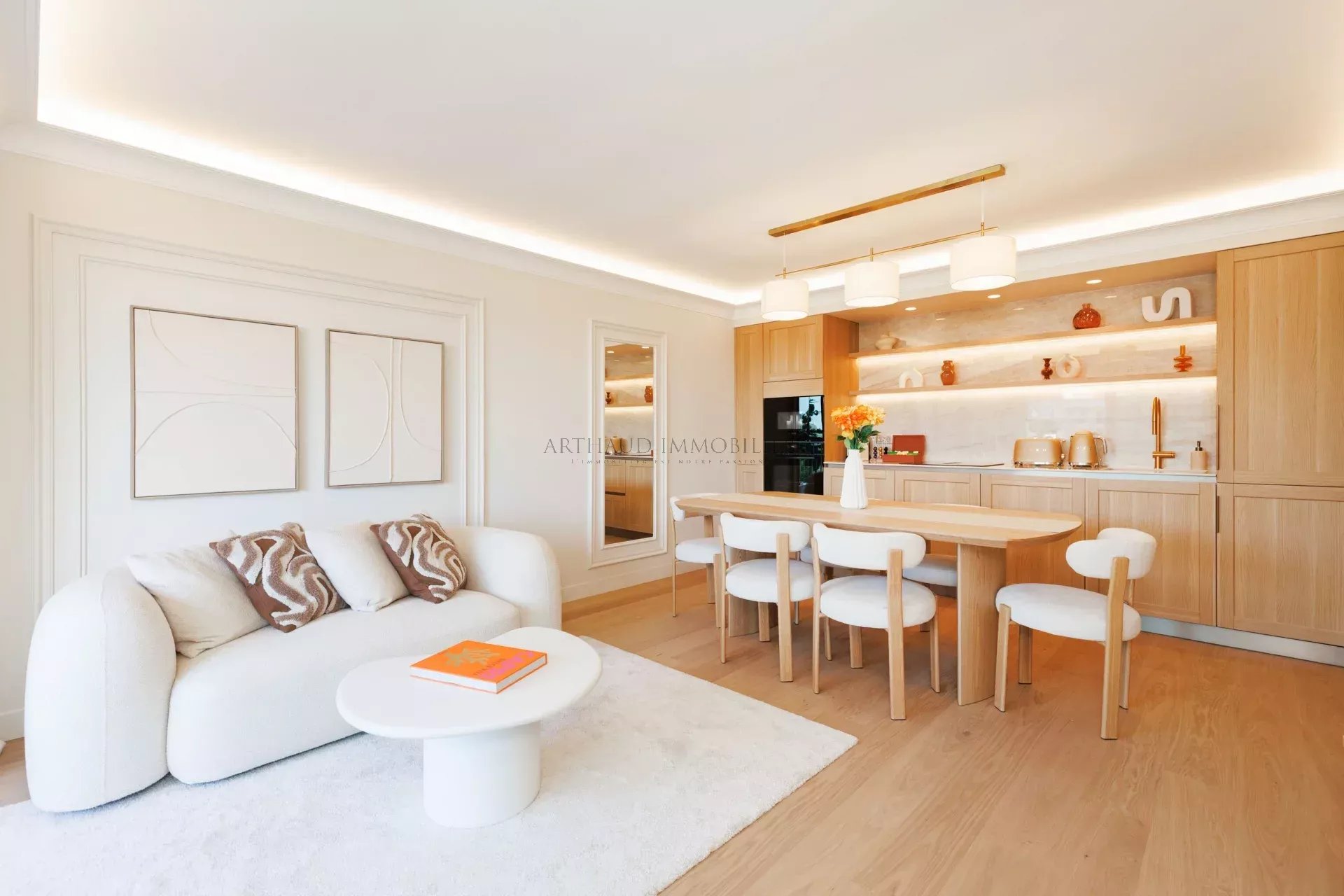 Renovated flat with a terrace and views of Le Suquet