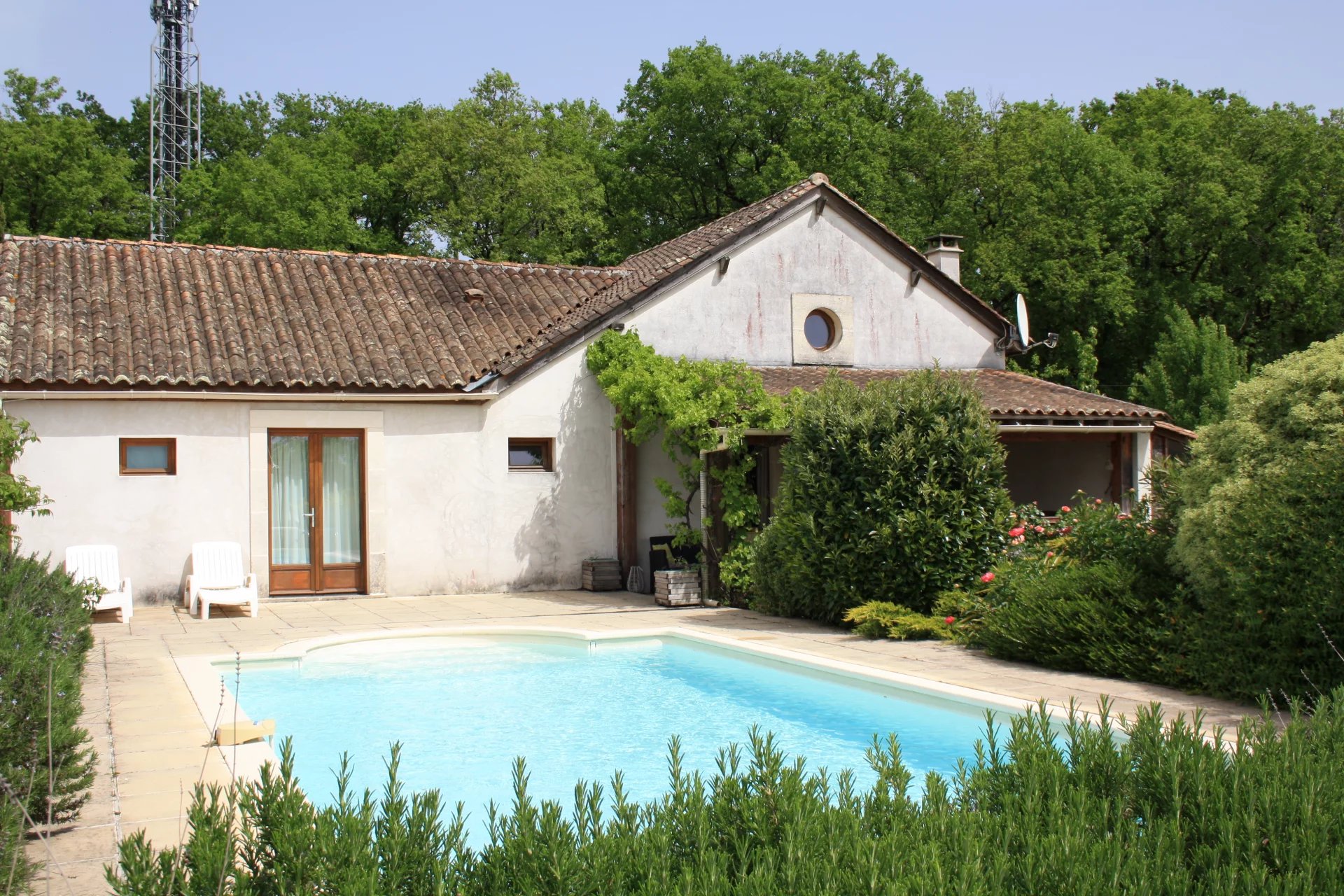 Maison individuelle de 3 chambres avec piscine et vue dégagée