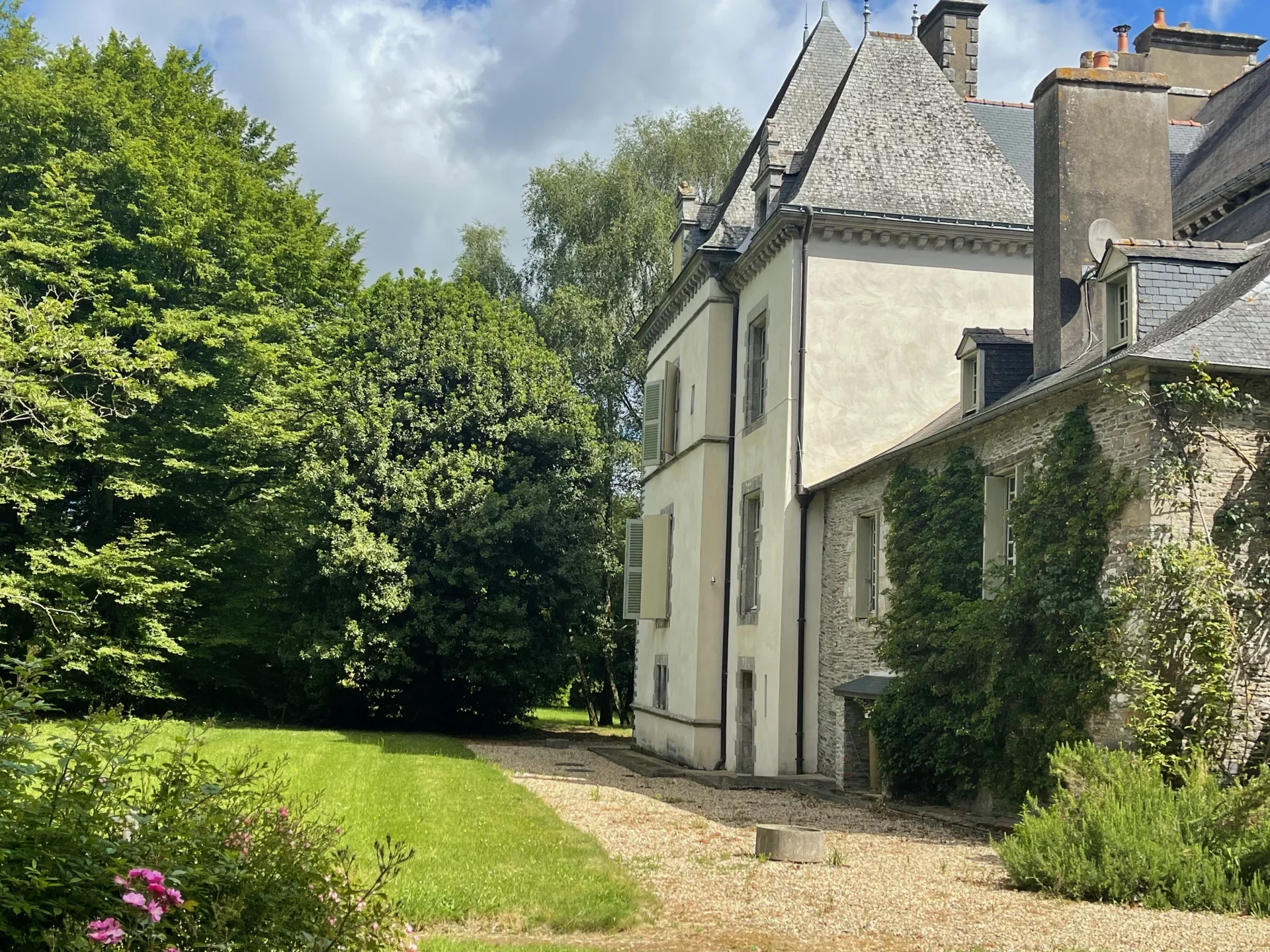 Vannes - ÉLÉGANTE ARCHITECTURE POUR CE JOLI CHÂTEAU DU XVIe