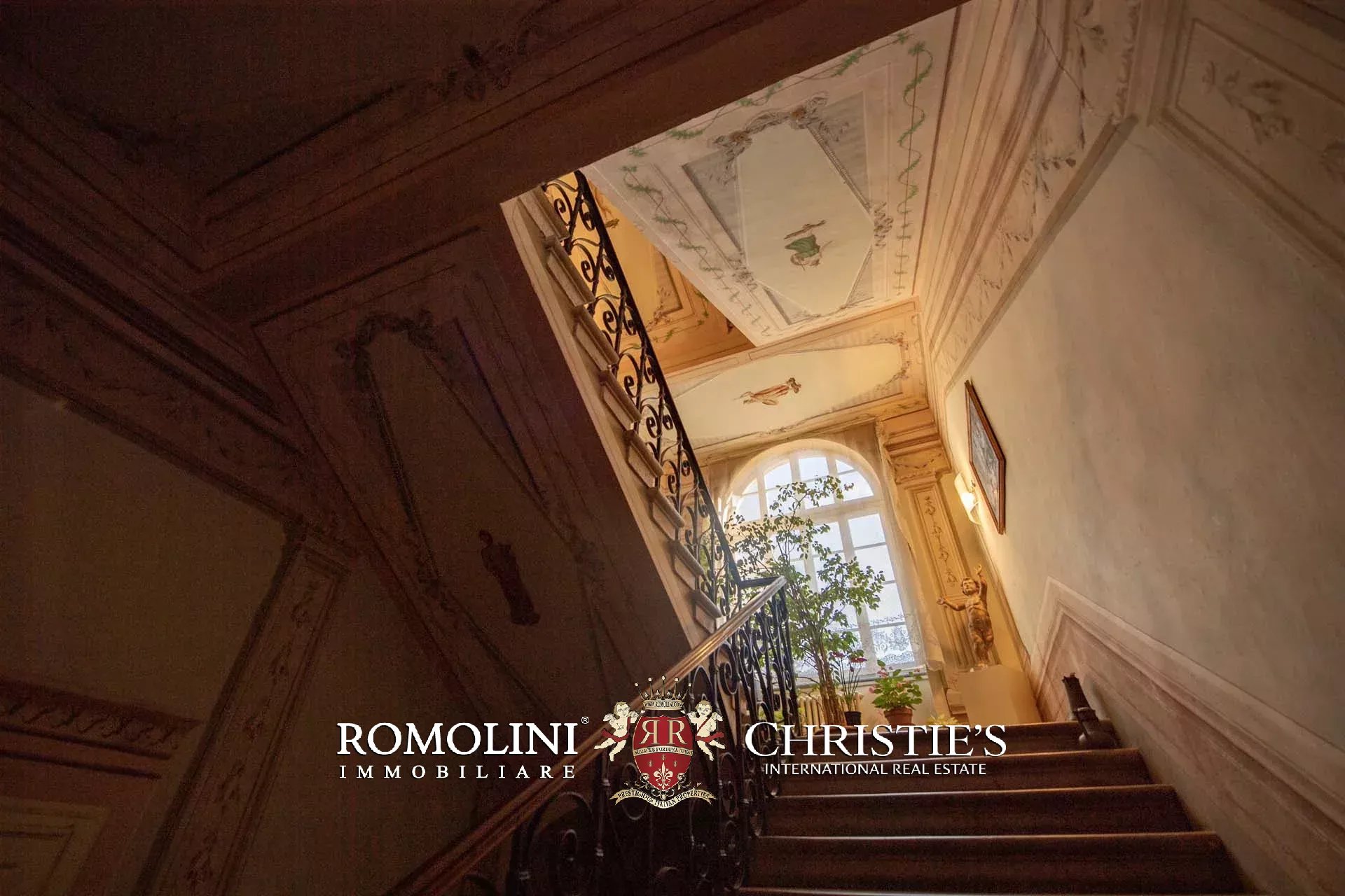 LUXURY PERIOD VILLA FOR SALE NEAR PISA, TUSCANY