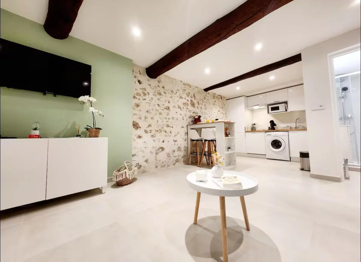 VIEIL ANTIBES - 2p de 34 m² loué meublé pour 9 mois