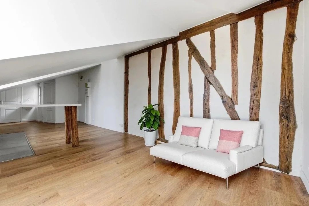 PARIS 9 - TRUDAINE / MARTYRS - DERNIER ETAGE - LUMINEUX - DPE D - UNE CHAMBRE - picture 3