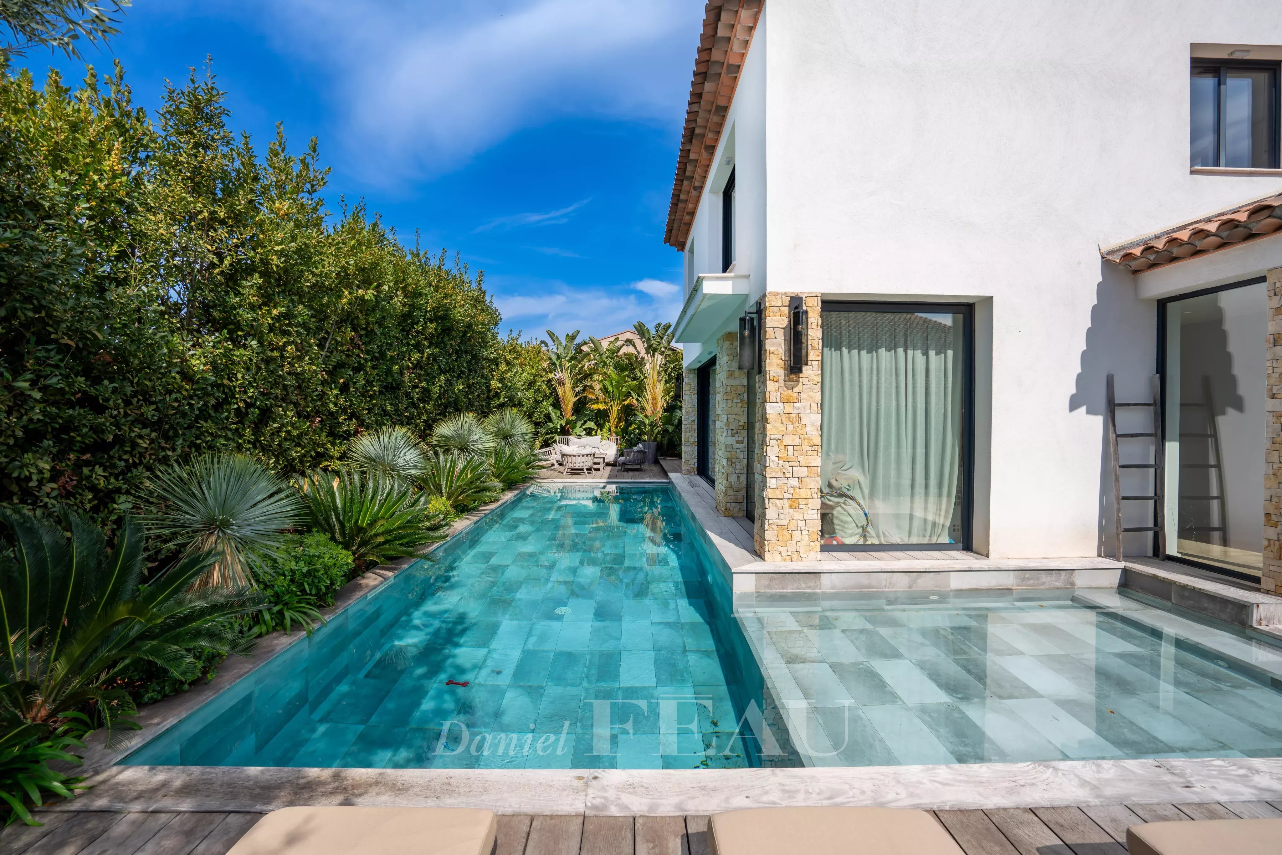 Saint-Tropez  -  A 3-bed villa with a swimming pool