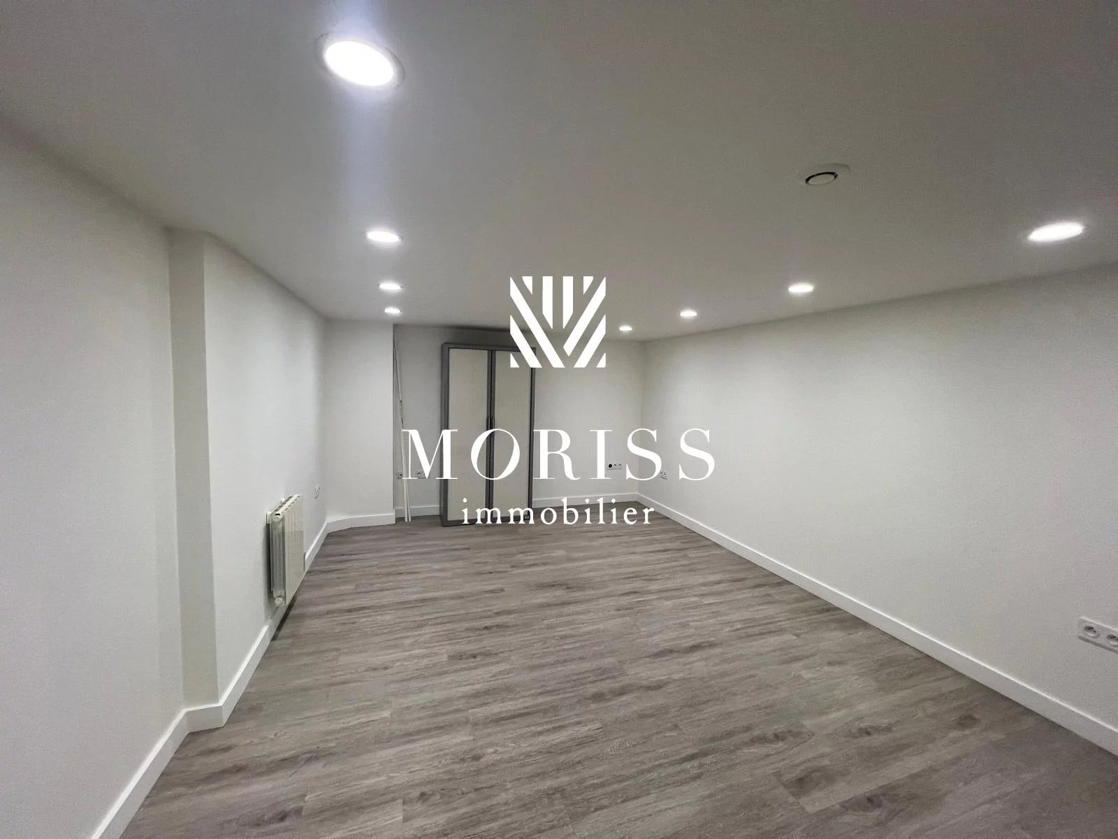 LOCAL COMMERCIAL / MONTREUIL - Image Array