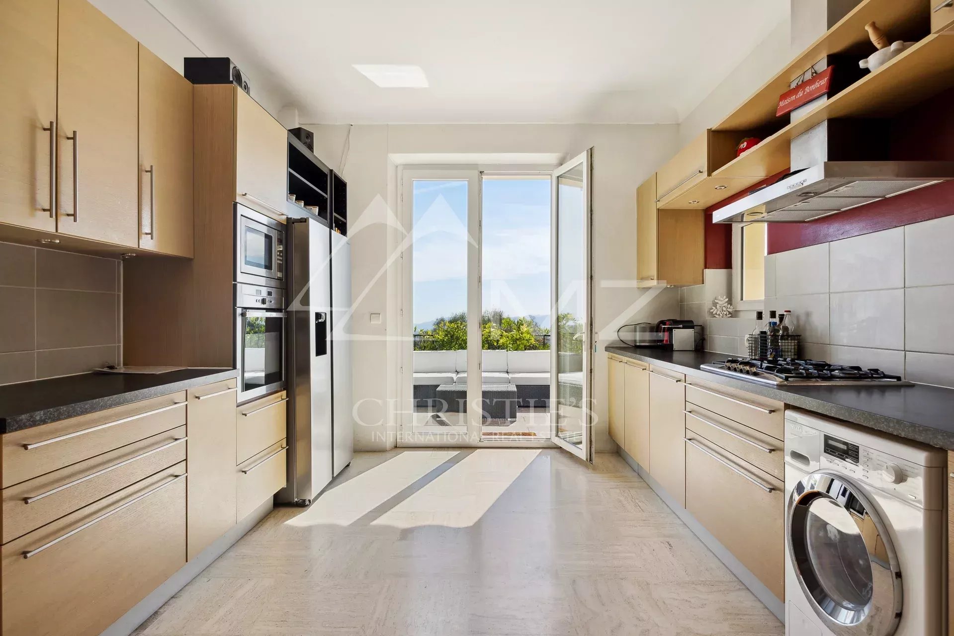 5 Bedroom Villa/Townhouse's Image 3