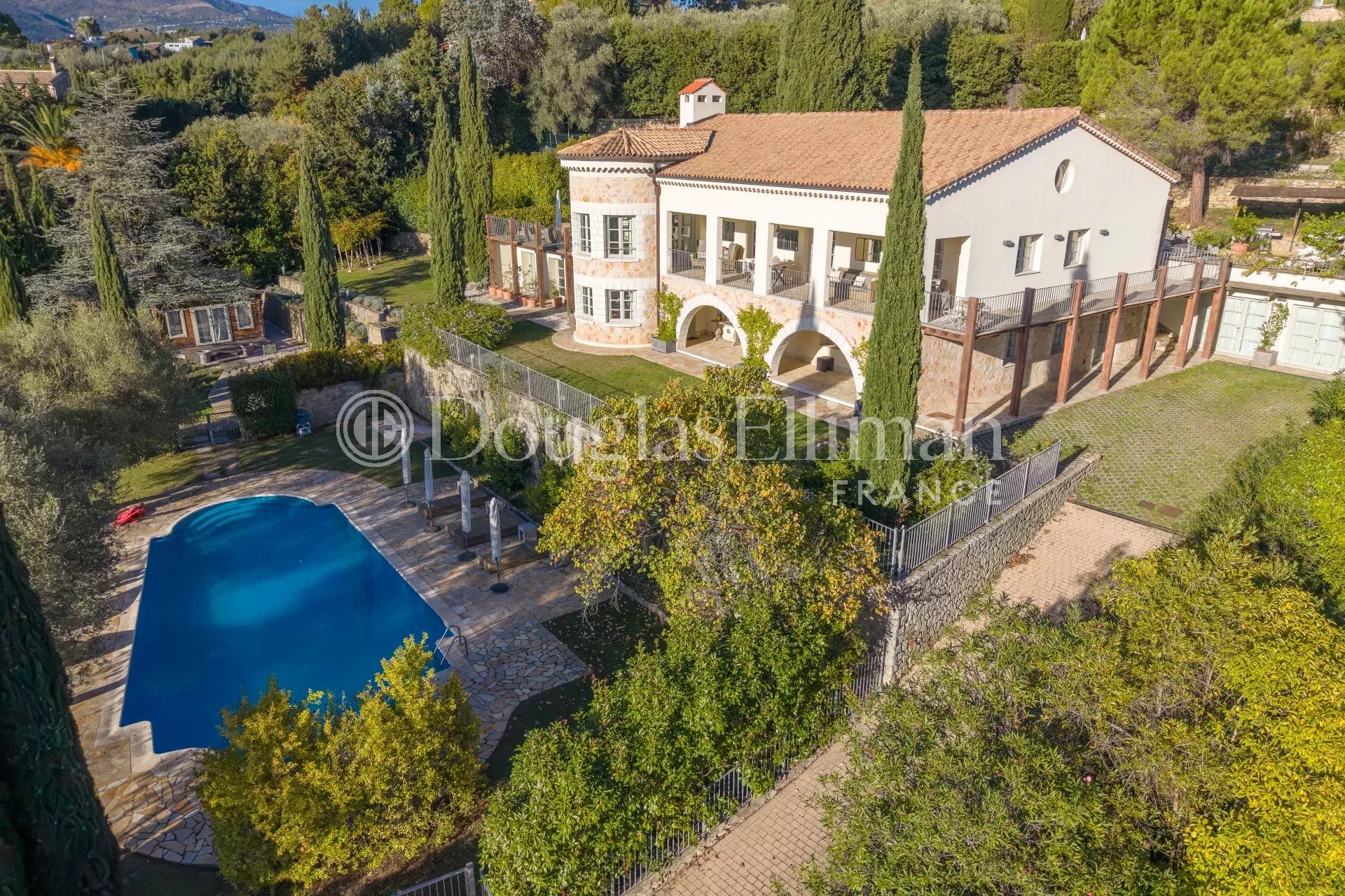 PLASCASSIER – Élégante Bastide en Pierre avec Vue Panoramique et Espaces Extérieurs d’Exception - Image nᵒ2