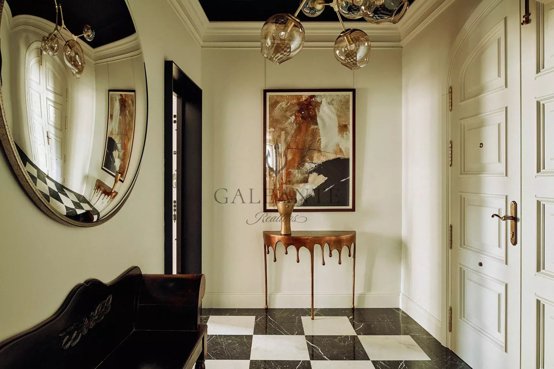 ICONIC CIRCULAR LIVING IN SALAMANCA: 427 M² CORNER RESIDENCE WITH CINEMA & GYM - Image 5