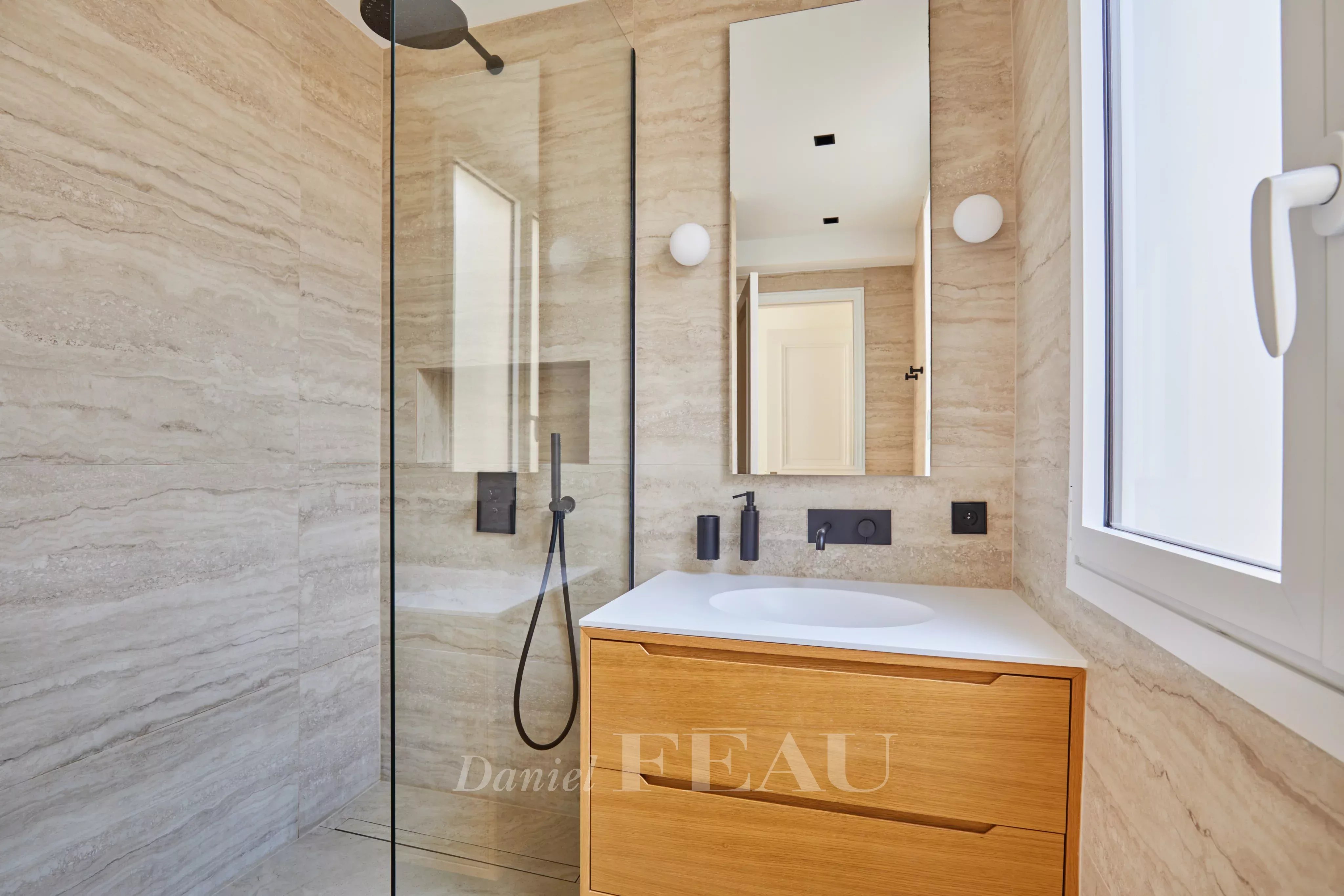 Sale Apartment Paris 16th
