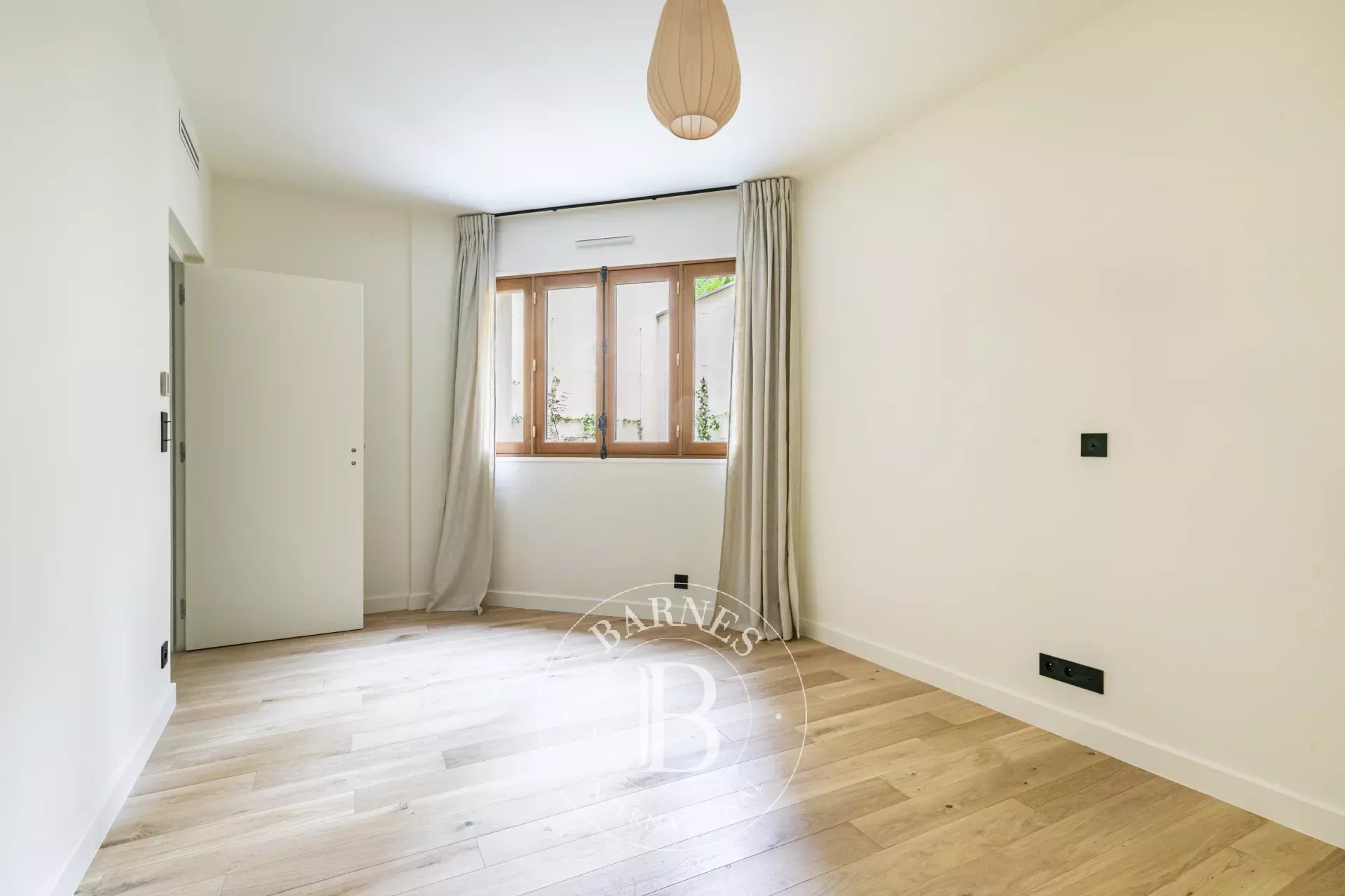 Paris  - House 4 Bedrooms - picture 20