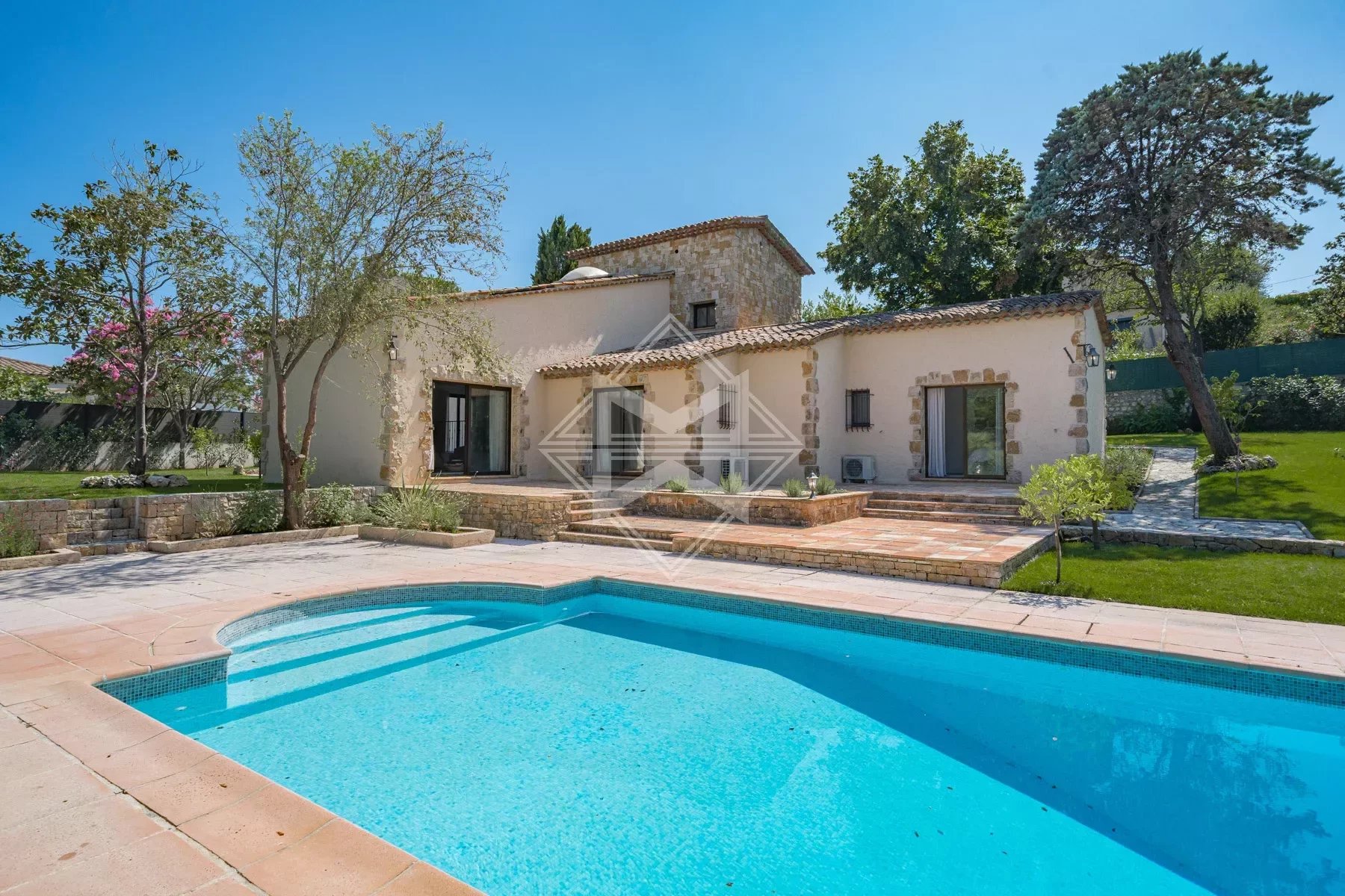 06560 VALBONNE VILLA