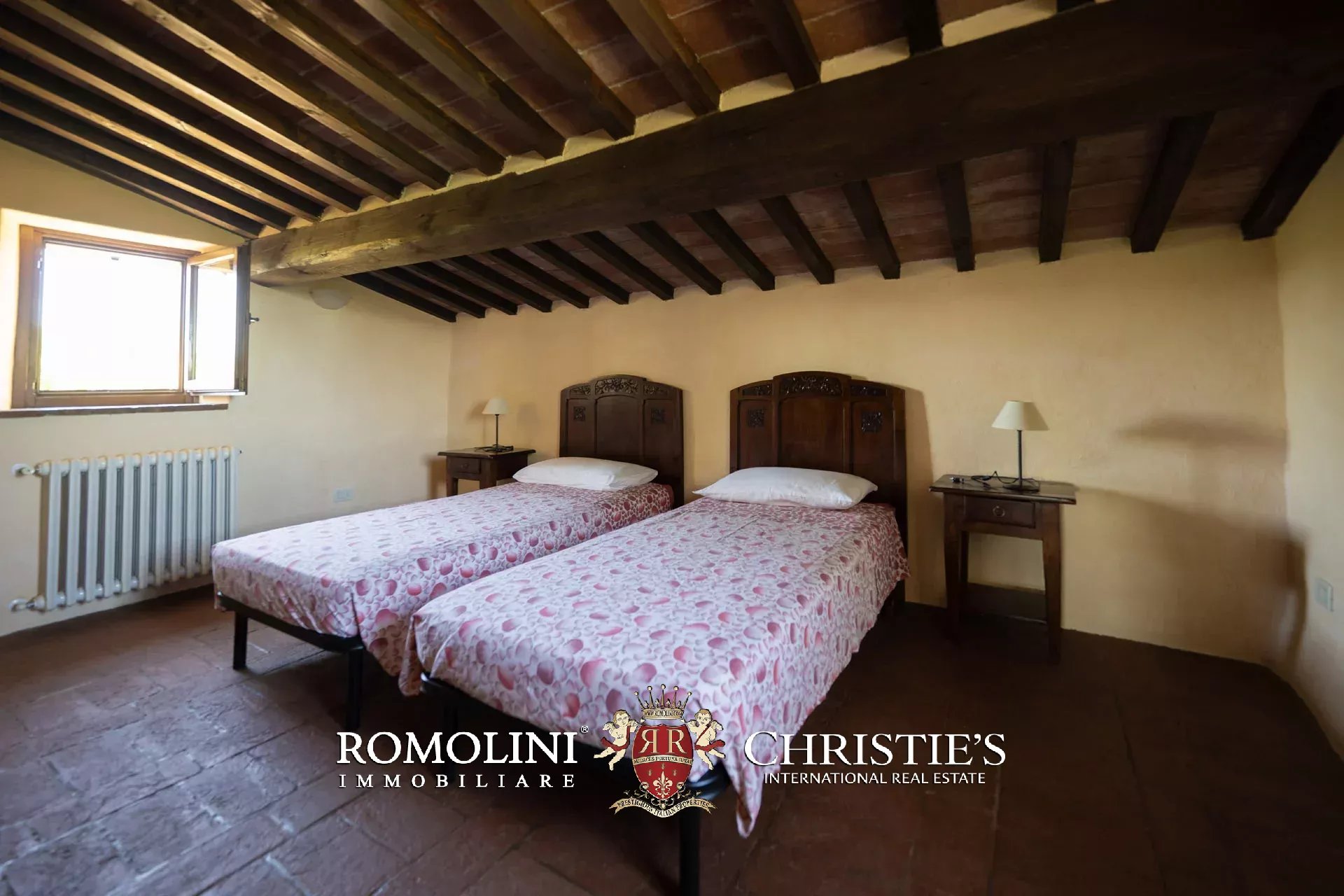 8 Bedroom Villa/Townhouse's Image 38