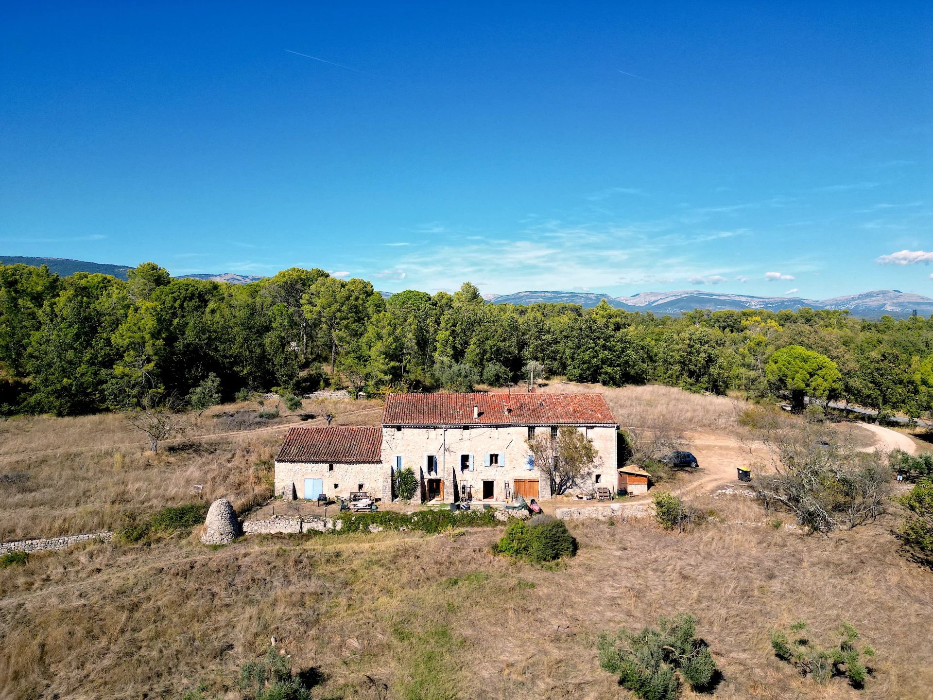 Old stone farmhouse with 3 apartments - Saint-Paul en forêt Old stone farmhouse with 3 apartments - Saint-Paul en forêt