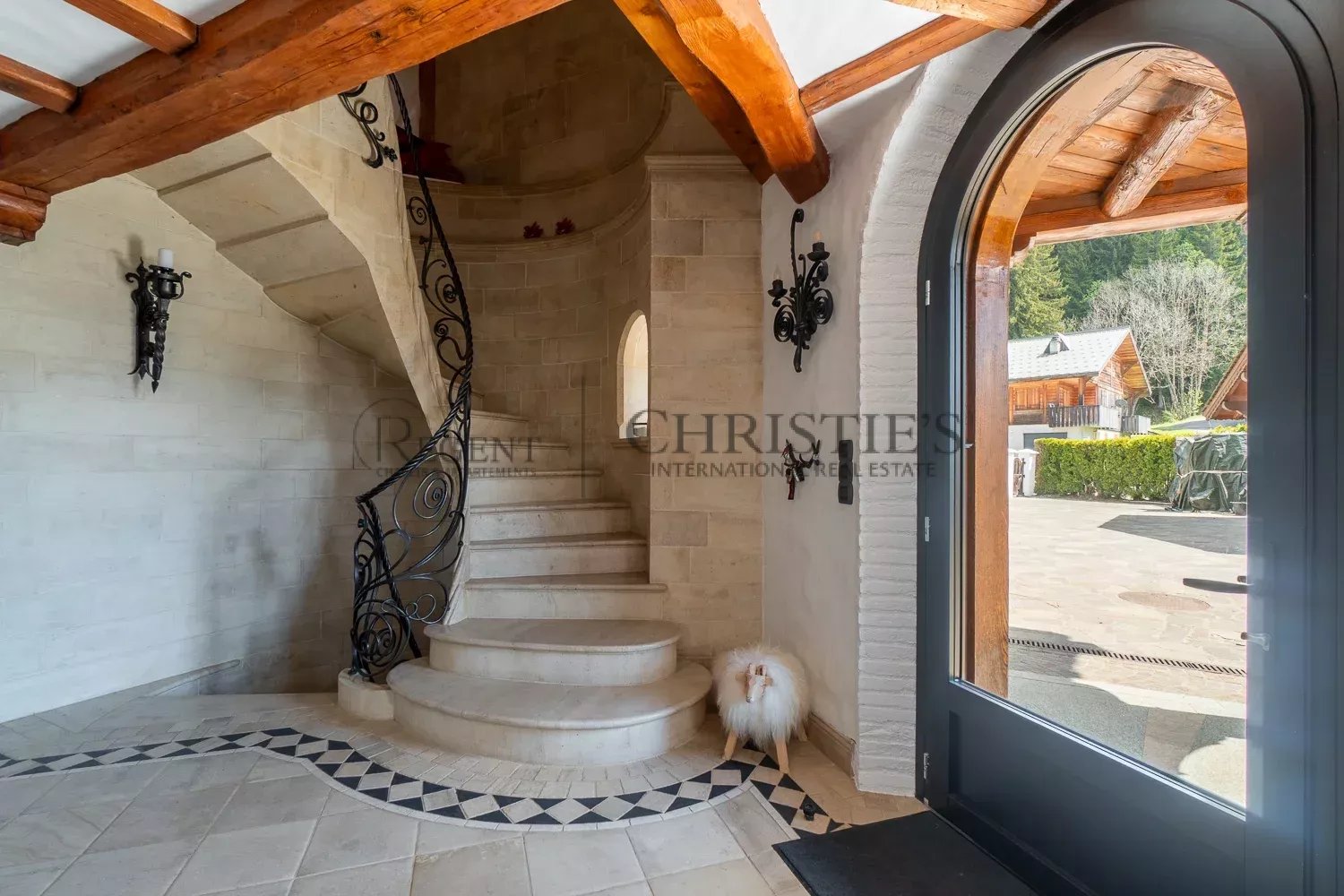 6 Bedroom Villa/Townhouse's Image 26