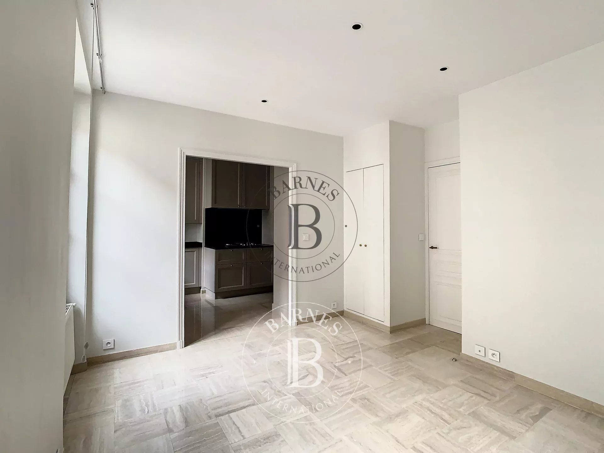 Daire Paris 8ème - picture 4