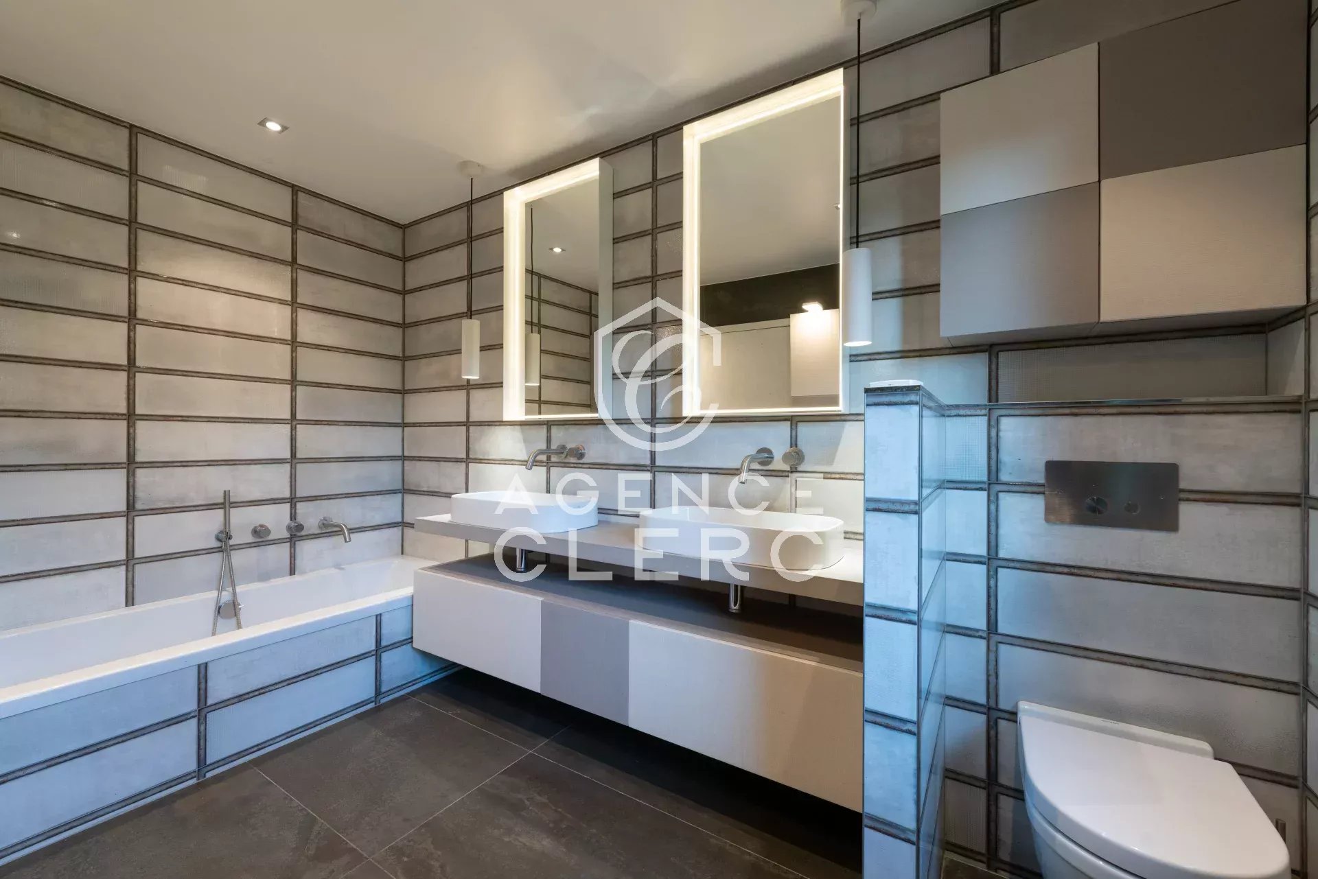 7 Bedroom Villa/Townhouse's Image 20