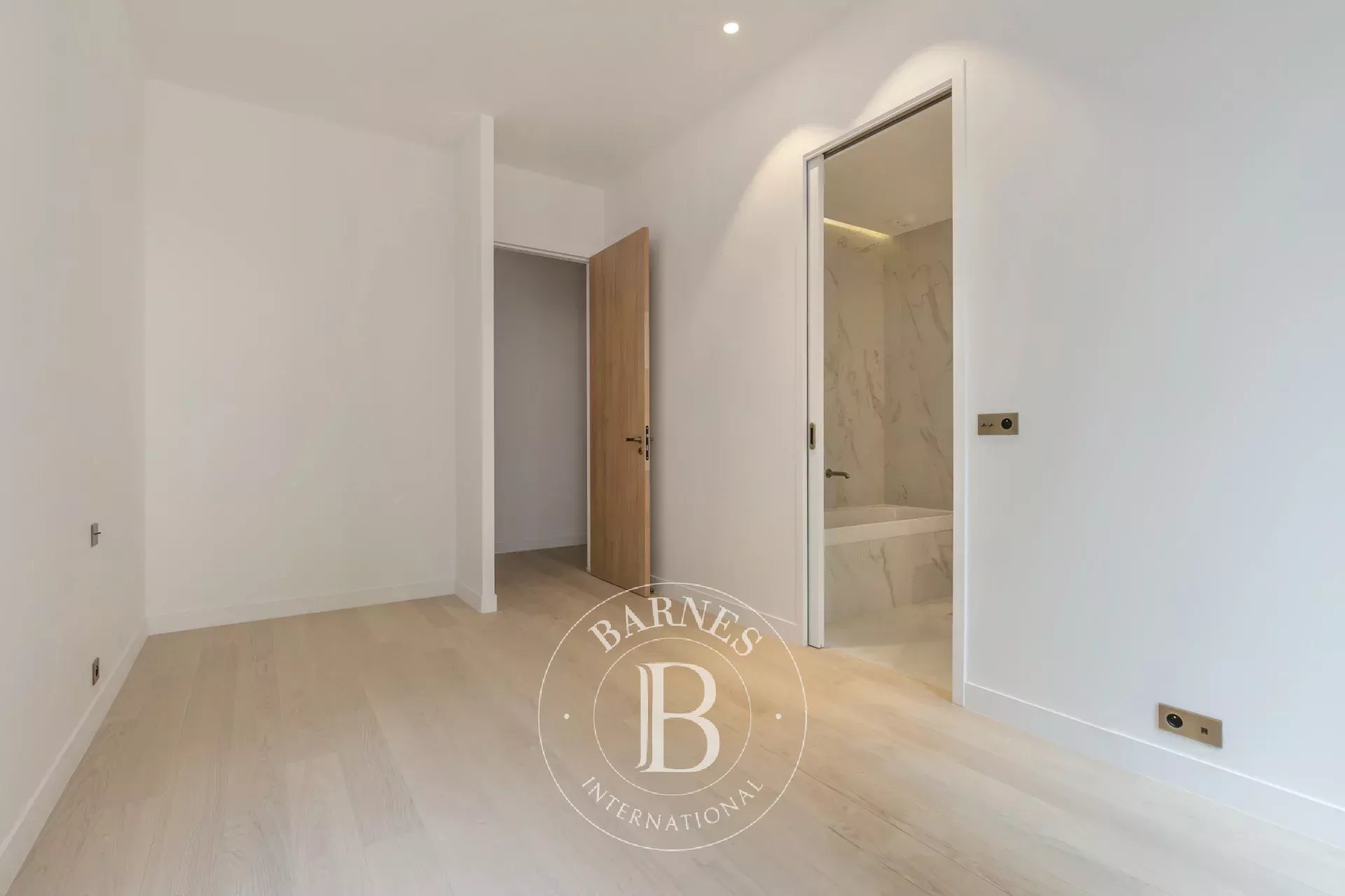 Daire Paris 8ème - picture 13