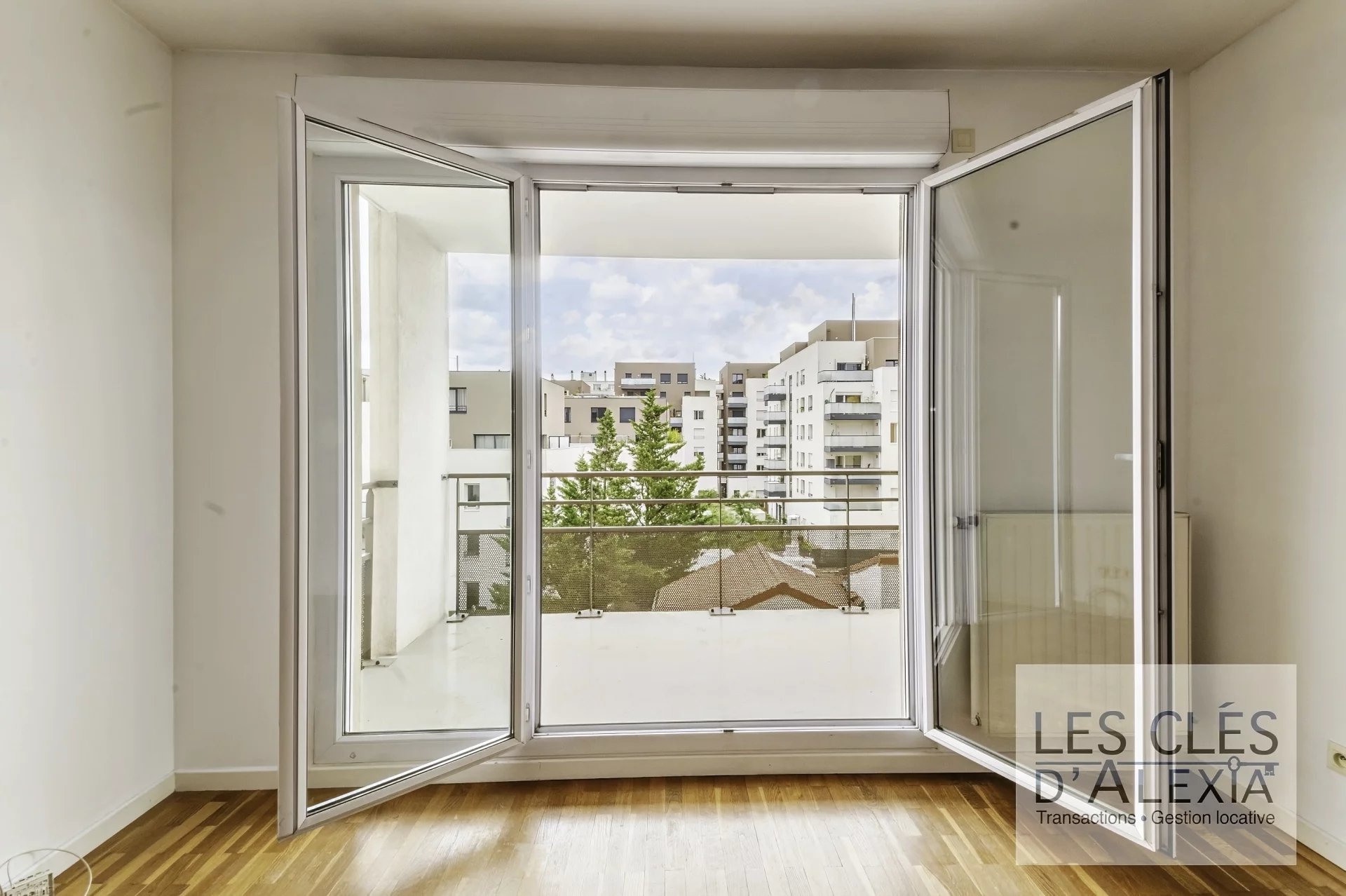 Beau T3 - 64,58 m² à Villeurbanne, avec terrasse de 10 m² et garage box en sus