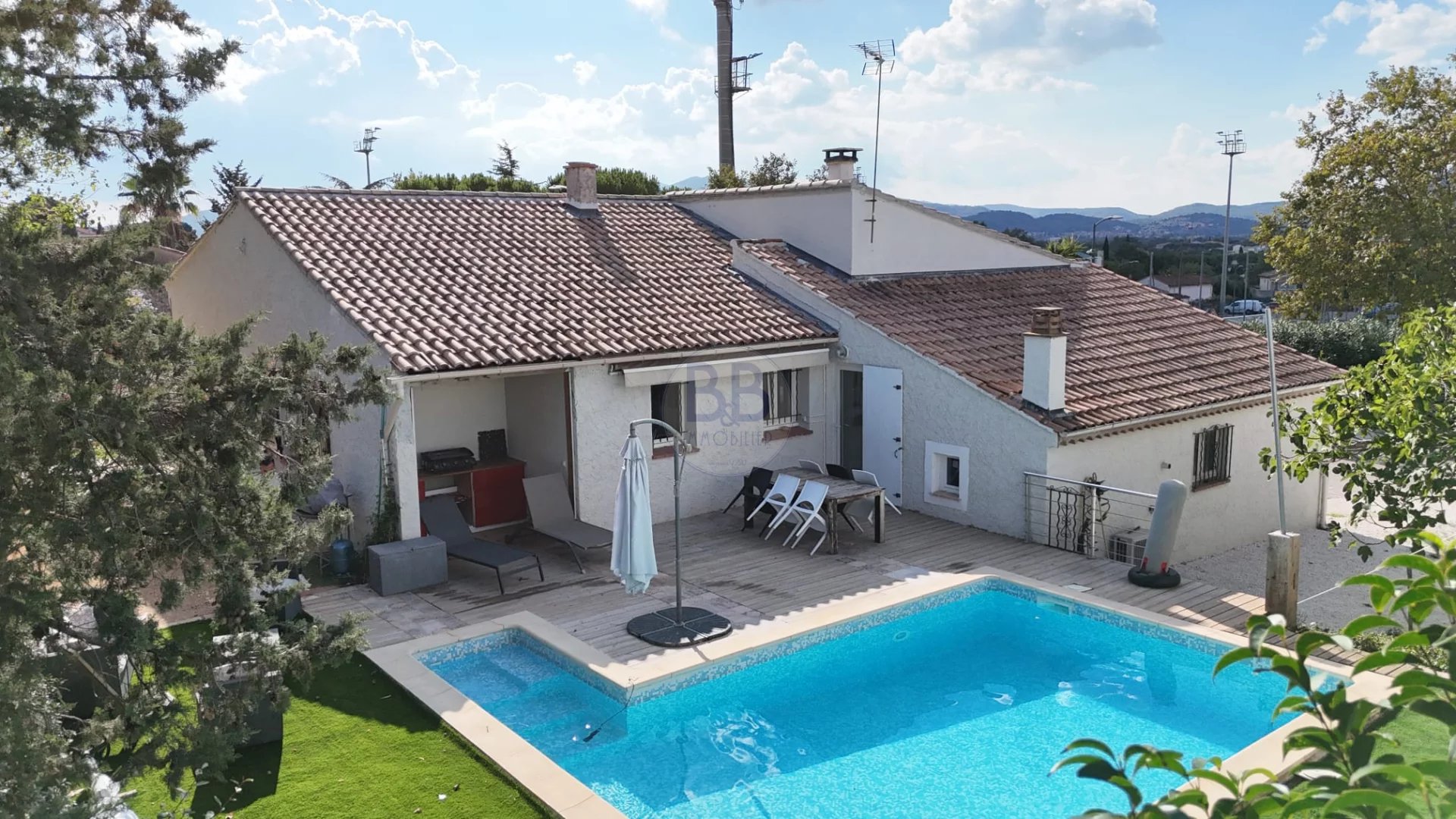 A vendre villa de plain pied 4 pièces avec piscine