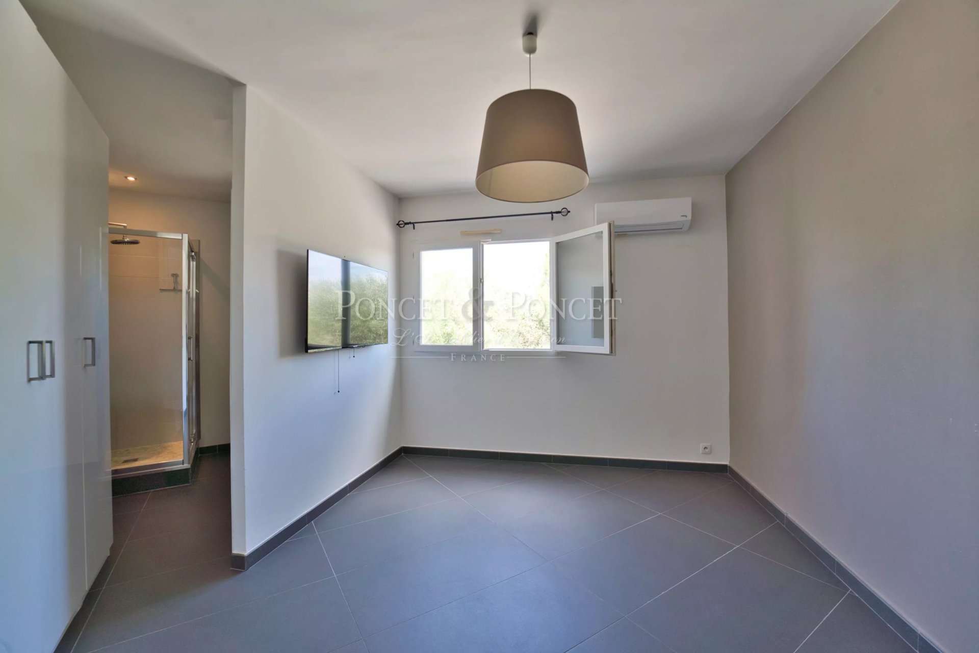 5 Bedroom Villa/Townhouse's Image 11