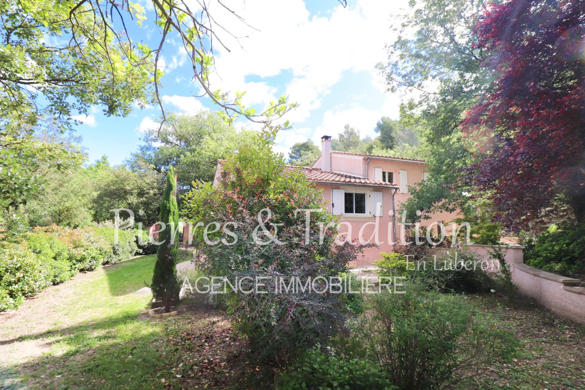 Luberon, Caseneuve beautiful house of 335 m² with large land