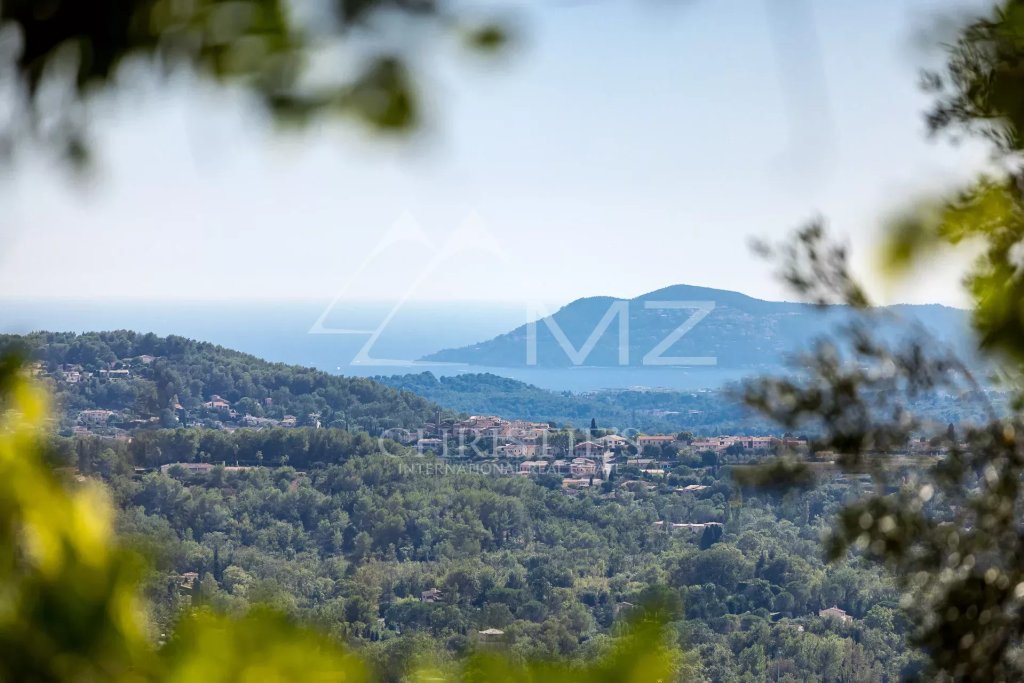 Villa for sale in Chateauneuf de Grasse — Villa with stunning view