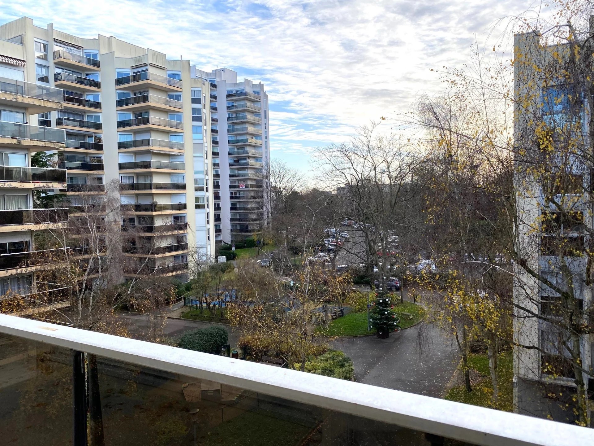 Agence immobilière de PARIS - LONDON - PAROS