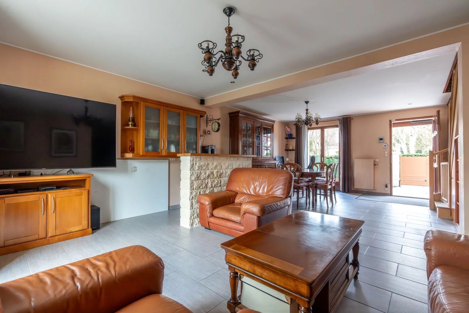 VENTE MAISON 6 PIÈCES - SERRIS - Image Array