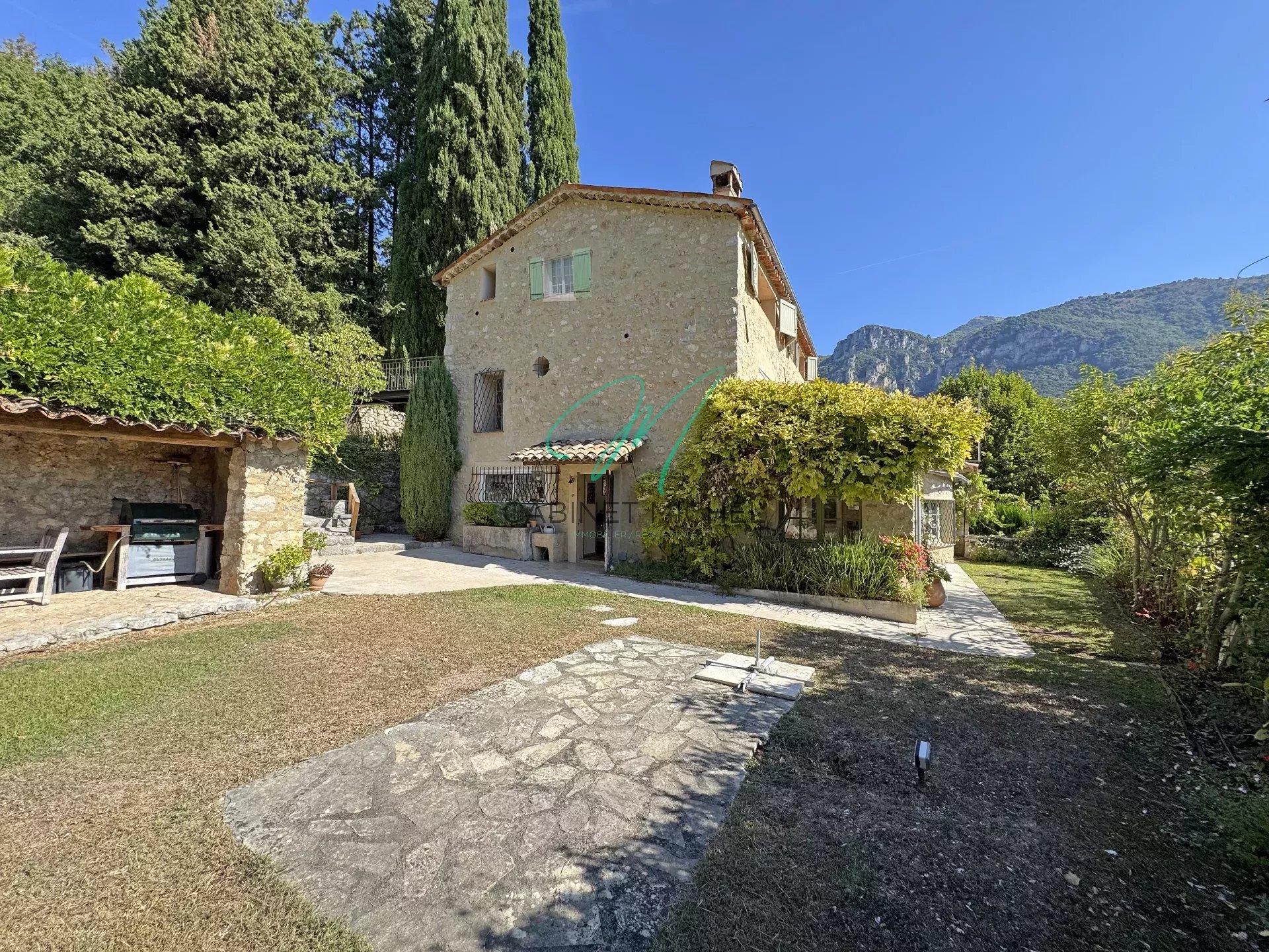 BAR SUR LOUP/GOURDON-Pour tous les amoureux de vieilles pierres!