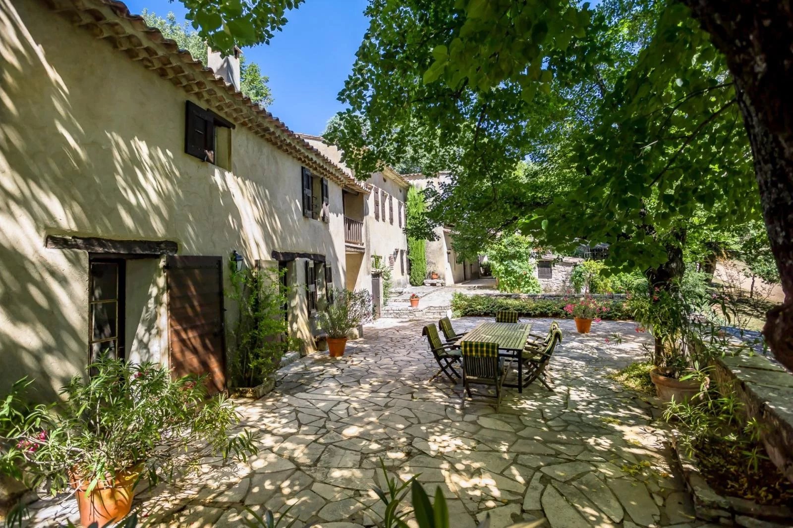 Exceptional property on 4.9 hectares