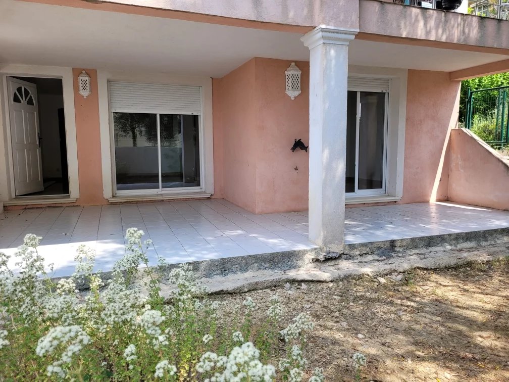 Grasse Hauteur, Dans Villa, Appartement 3 Pièces, en rez-de-jardin, Terrasse, Parking