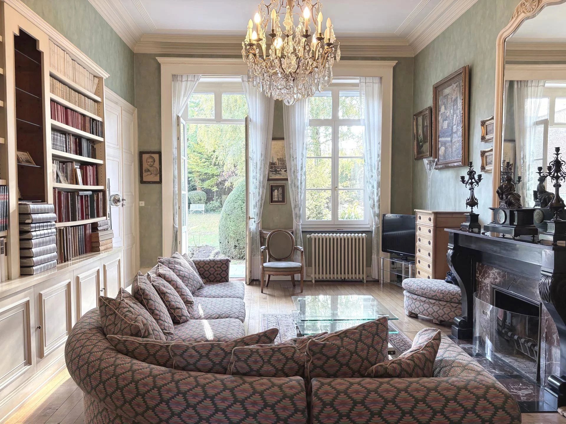 Hôtel particulier en pierre de taille – 461 m² – 7 chambres – Parcelle 1243 m² - picture 2