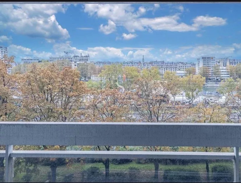 Paris 15ème - Pont Mirabeau - 3 pièces avec grand balcon