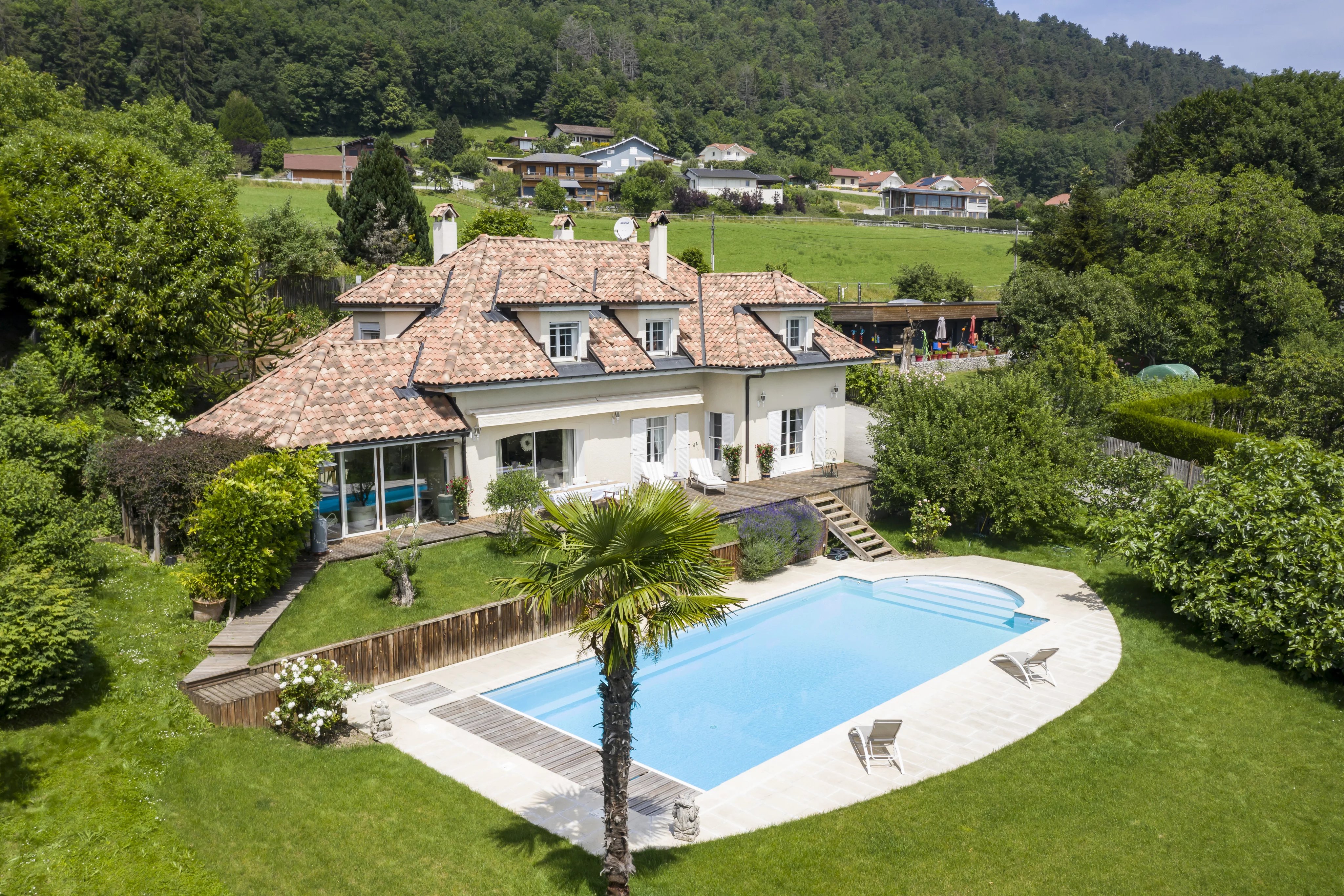 Wunderschöne Villa mit 3 Schlafzimmern und Pool in der Nähe eines Golfplatzes und Genf
