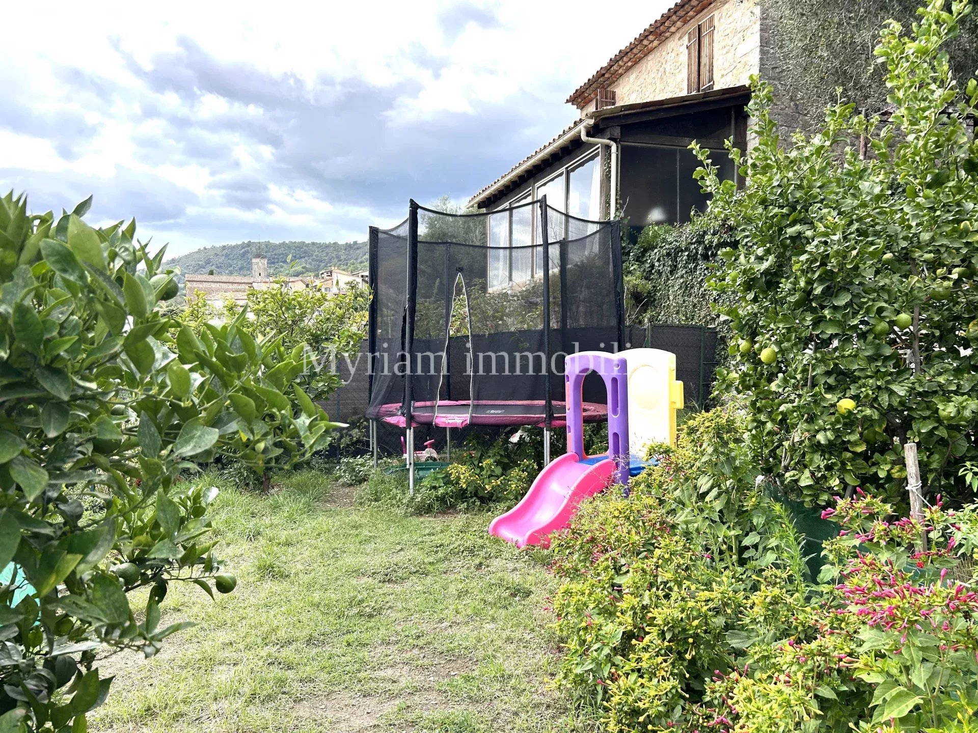 Maison de village 2 pièces Vue dégagée Mer à SPERACEDES